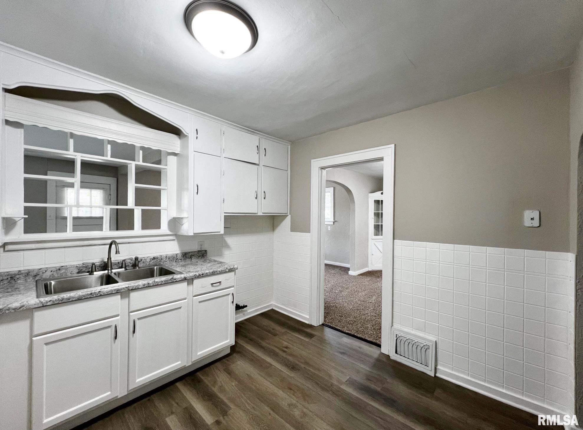 1113 & 1113 1/2 Charlotte Street, Pekin, Illinois image 15