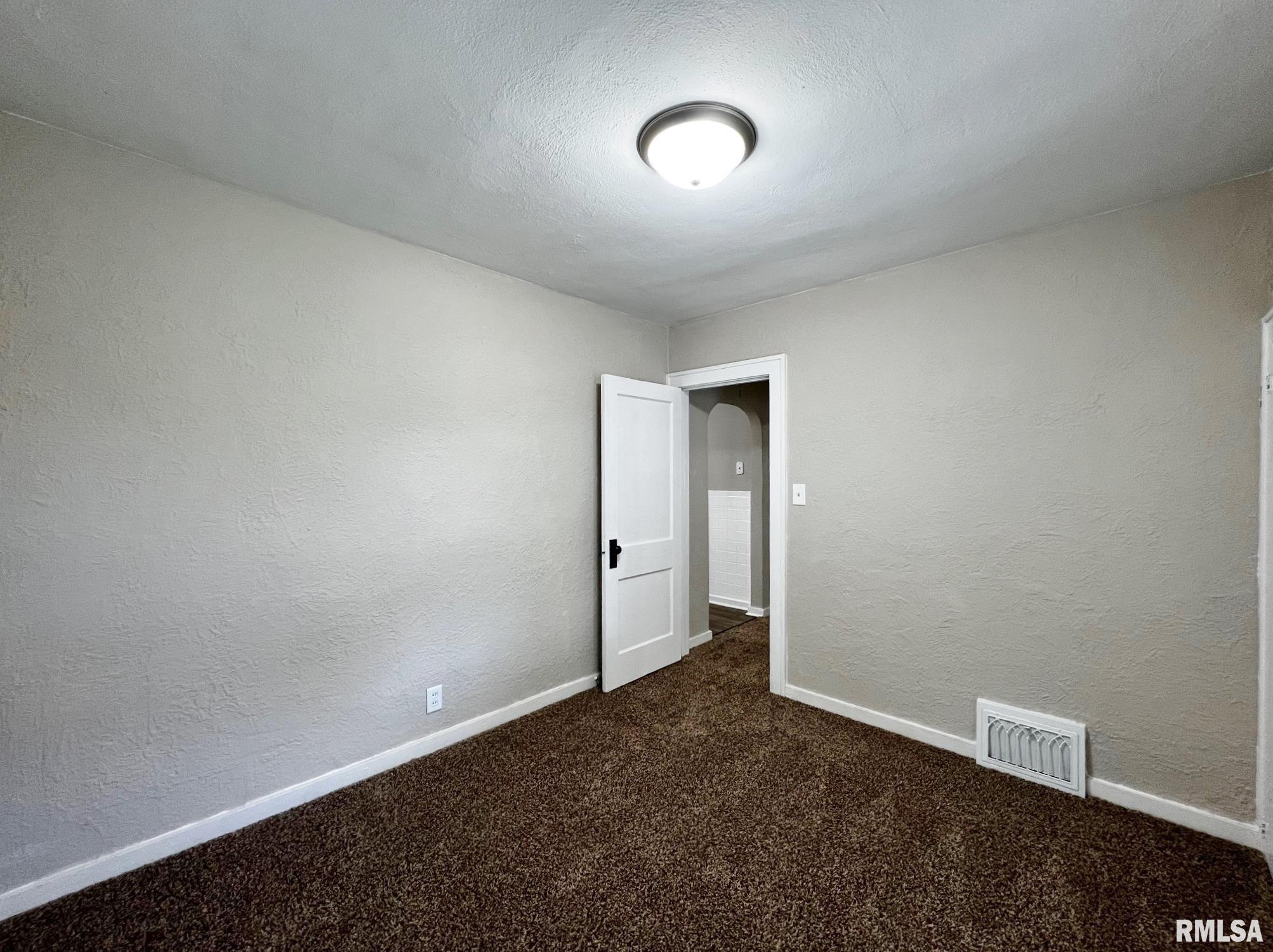 1113 & 1113 1/2 Charlotte Street, Pekin, Illinois image 21