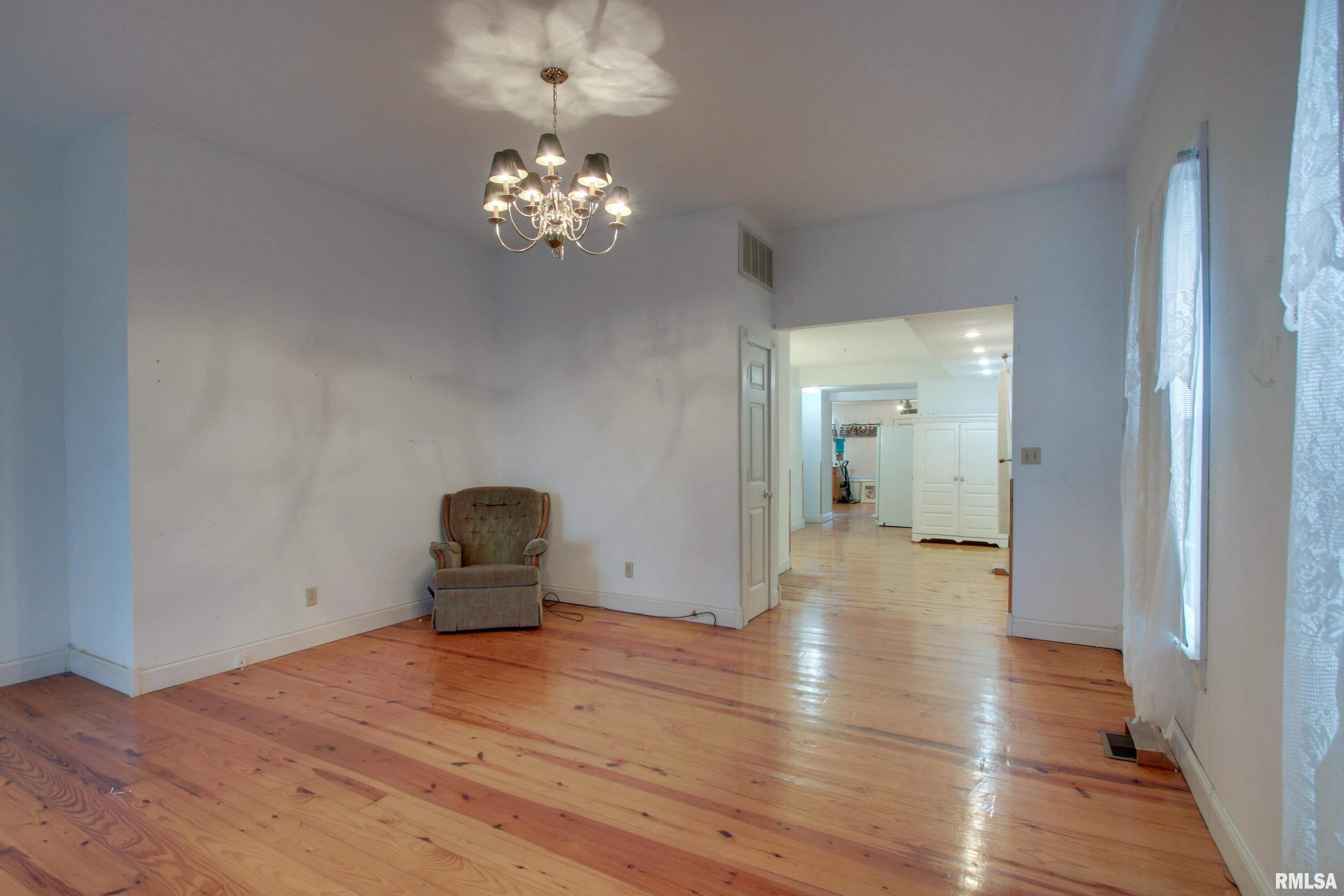 340 S Walnut Street, Hull, Illinois image 5
