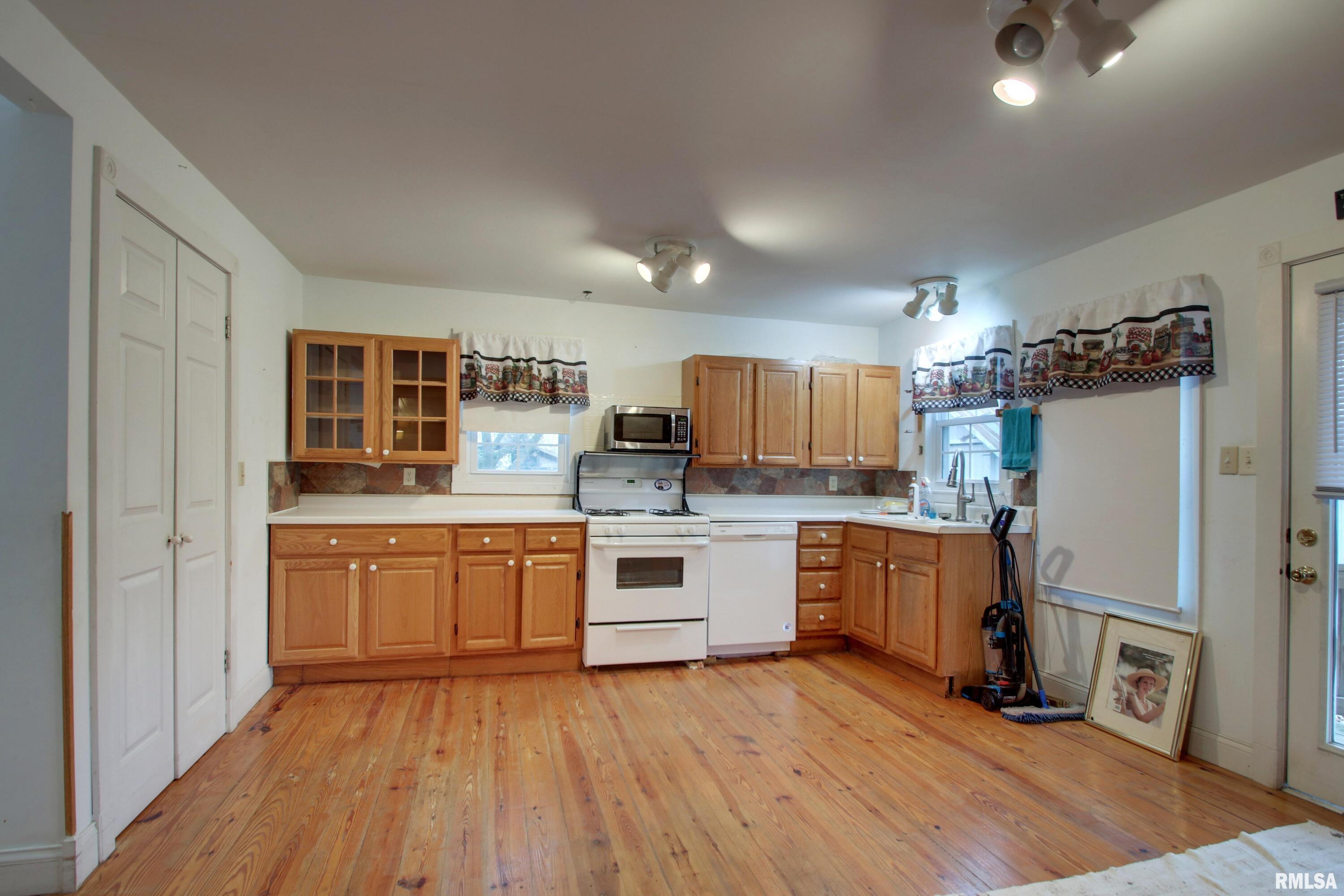 340 S Walnut Street, Hull, Illinois image 10
