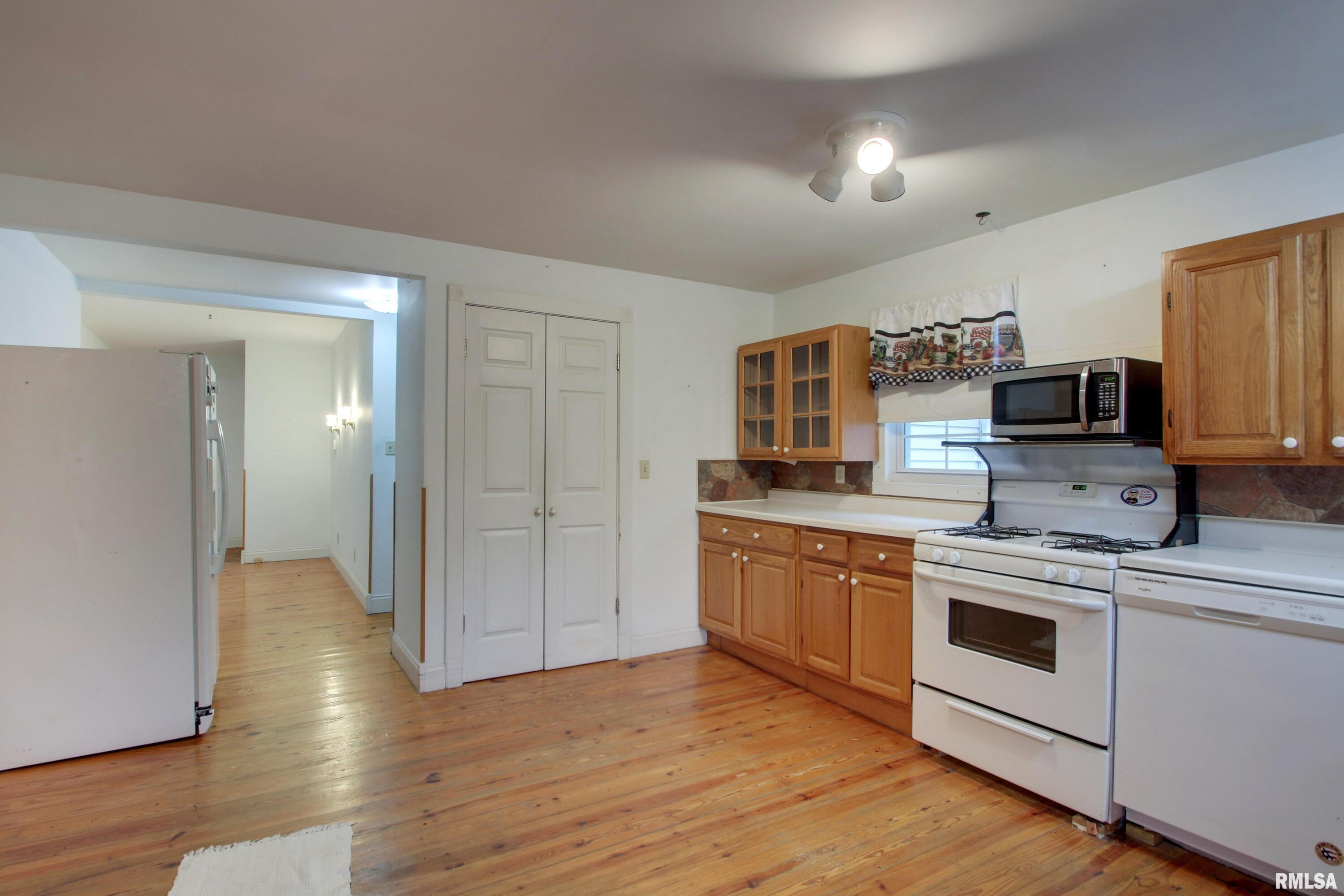 340 S Walnut Street, Hull, Illinois image 11