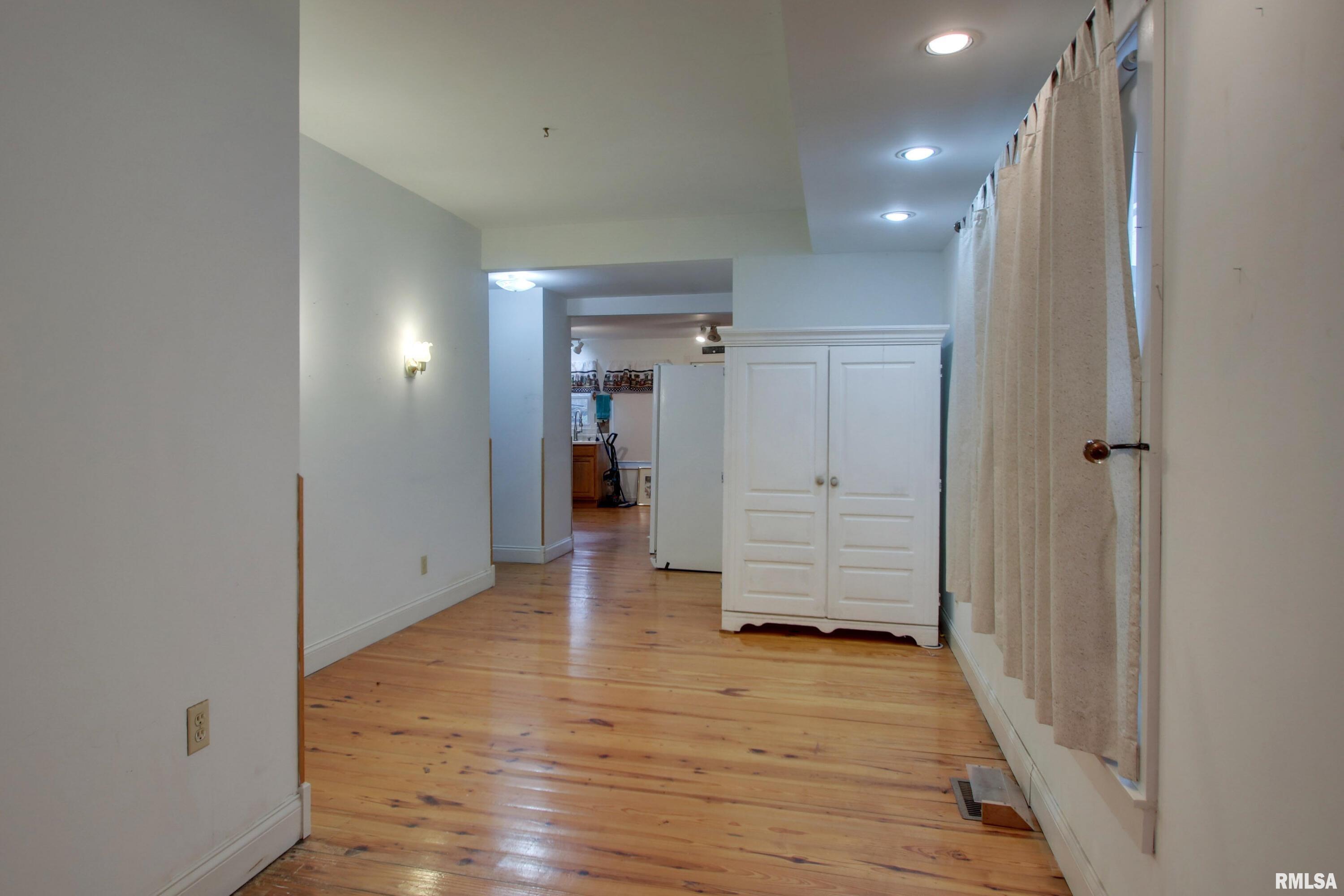 340 S Walnut Street, Hull, Illinois image 8