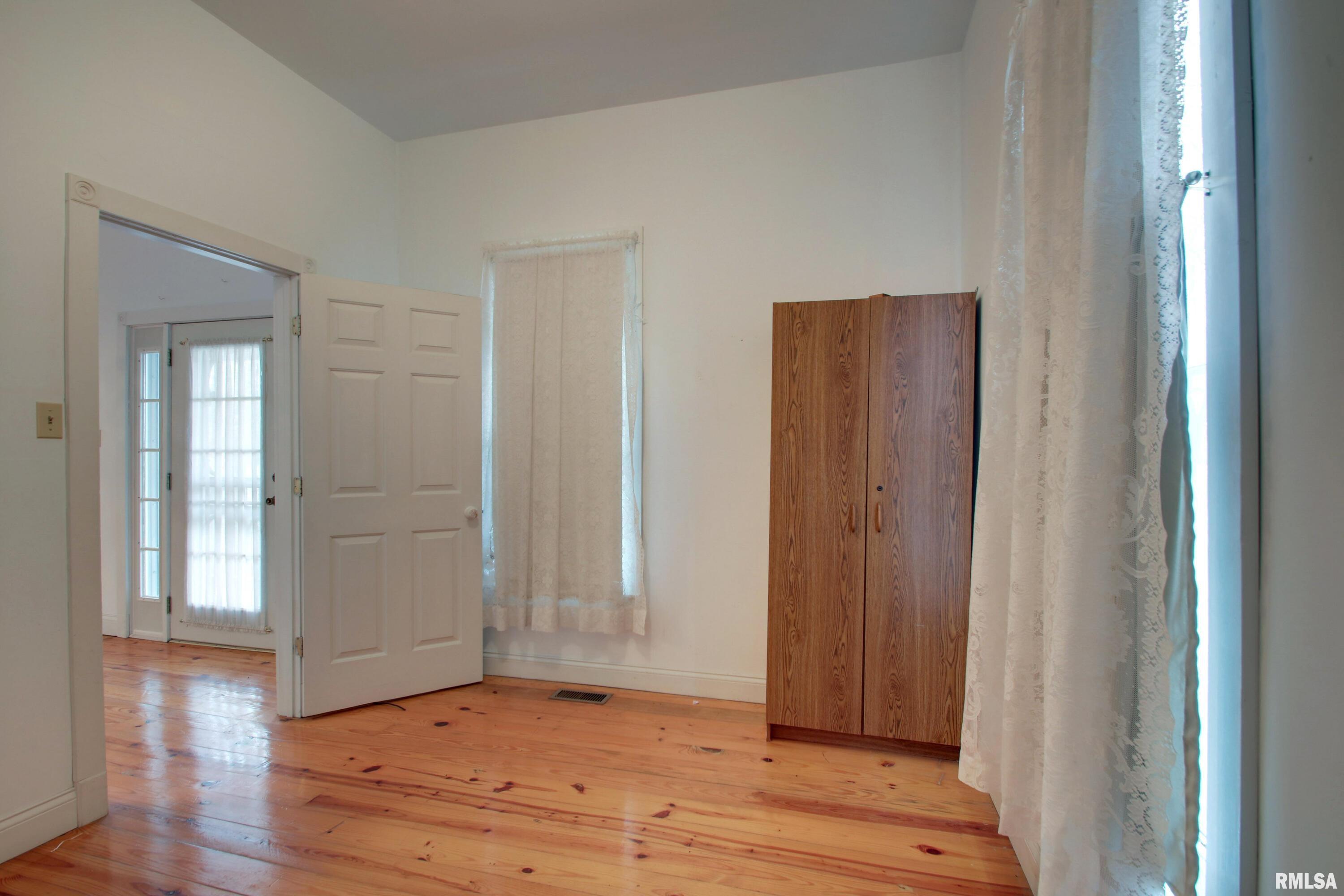 340 S Walnut Street, Hull, Illinois image 18