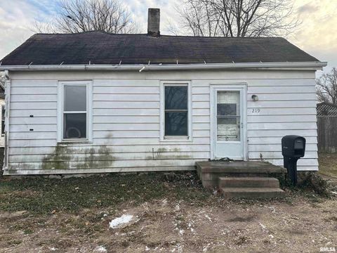 Homes For Sale - 219 5th Street<br/> Logan County, Lincoln, IL 62656
