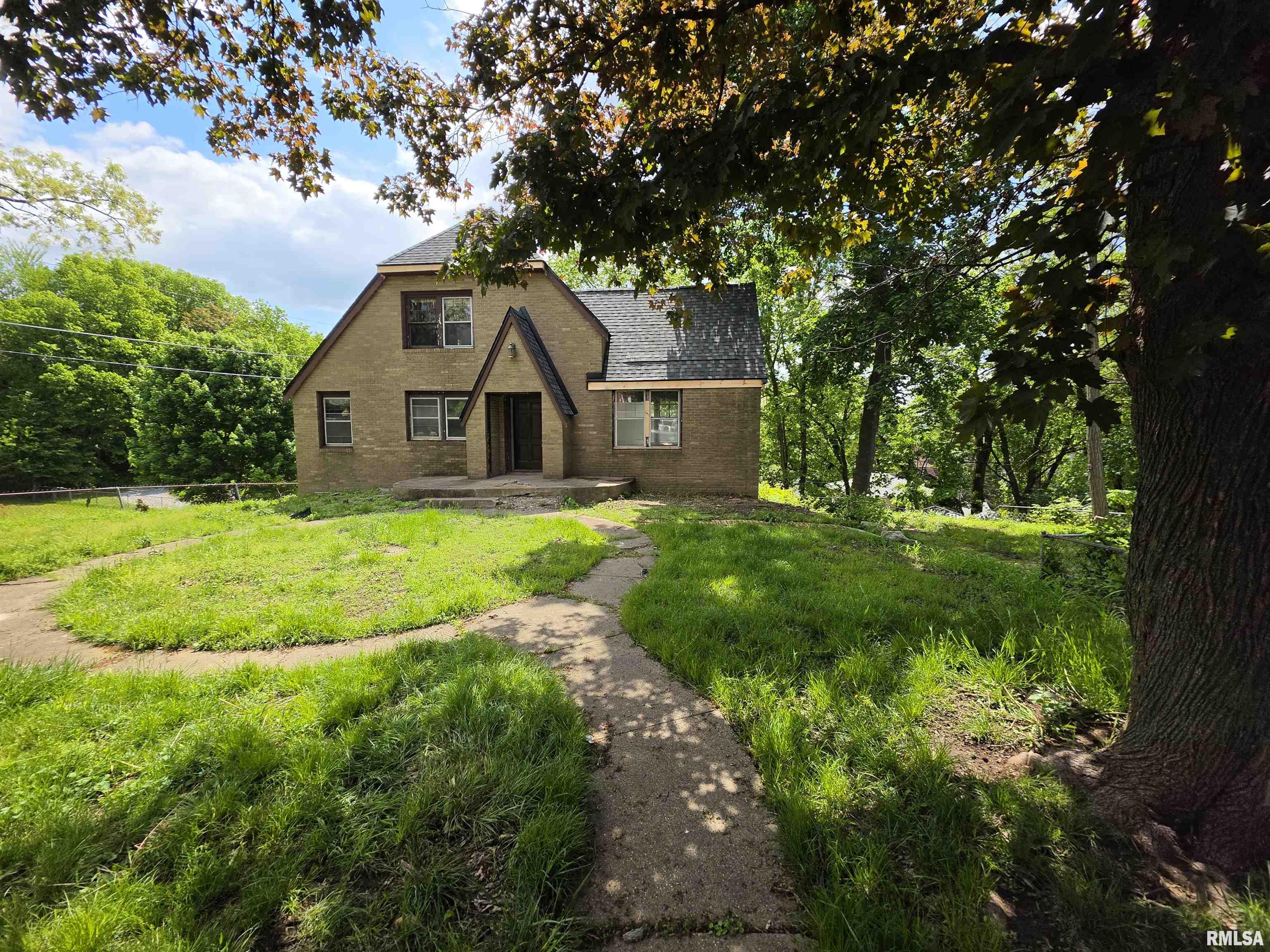Photo 1 of 17 — 1530 NE GLEN OAK Avenue, Peoria, IL 61603
