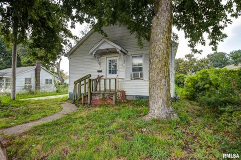 Homes For Sale - 315 N Long Street<br/> Christian County, Taylorville, IL 62568