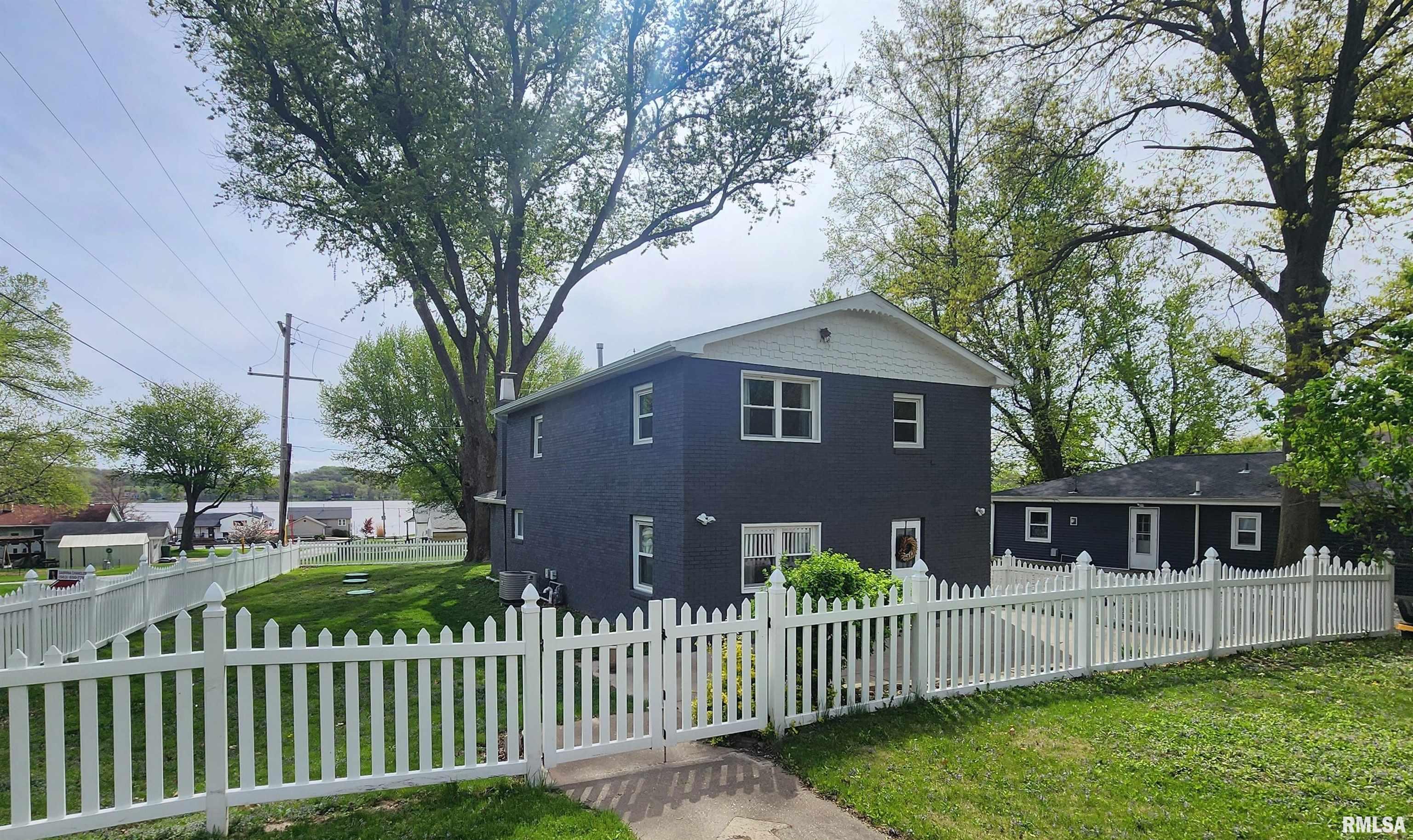 22690 282nd Avenue, Le Claire, Iowa image 1