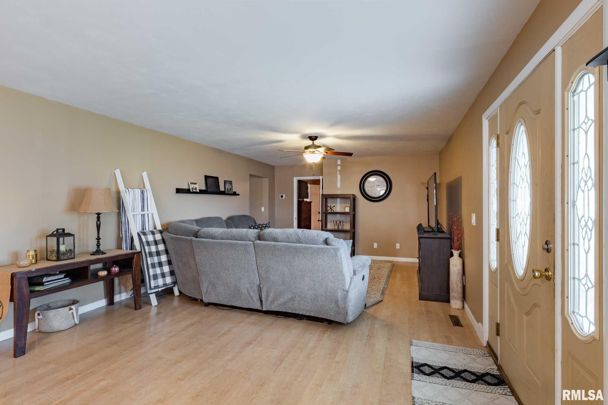 324 N Broadway, Goreville, Illinois image 10