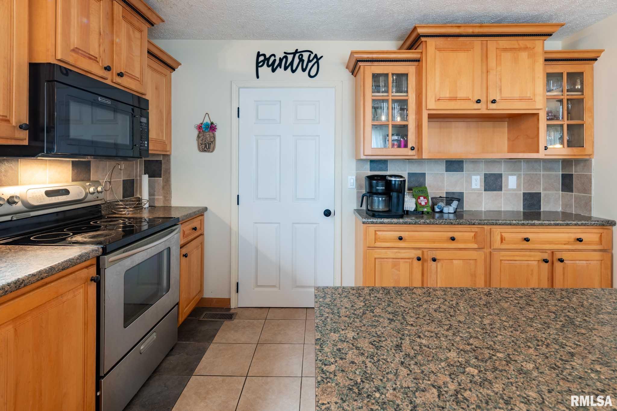 324 N Broadway, Goreville, Illinois image 8
