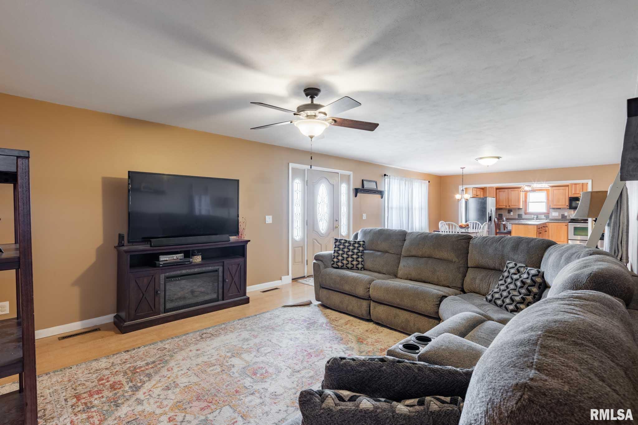 324 N Broadway, Goreville, Illinois image 2