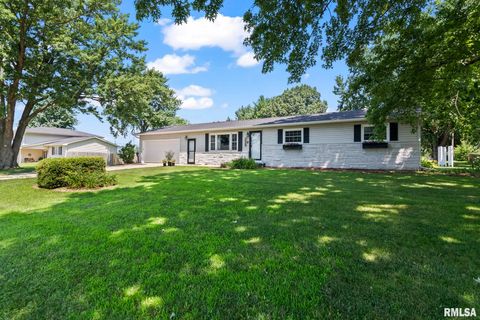 Homes For Sale - 2630 14th Street<br/> Lincoln, IL 62656