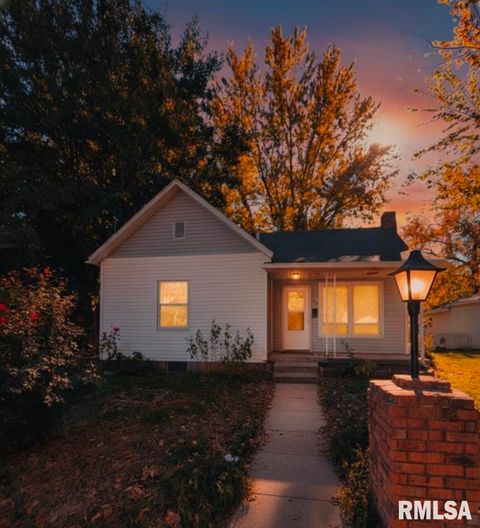 Homes For Sale - 944 E Walnut Avenue<br/> Fulton County, Canton, IL 61520