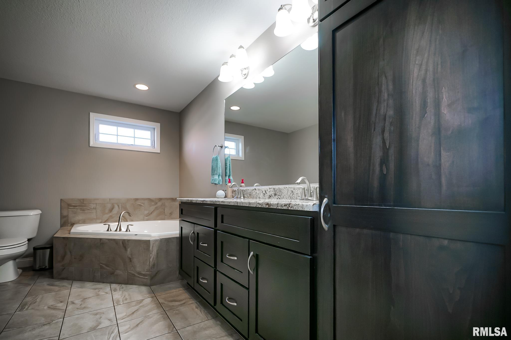11401 N Sycamore Creek Drive, Dunlap, Illinois image 44