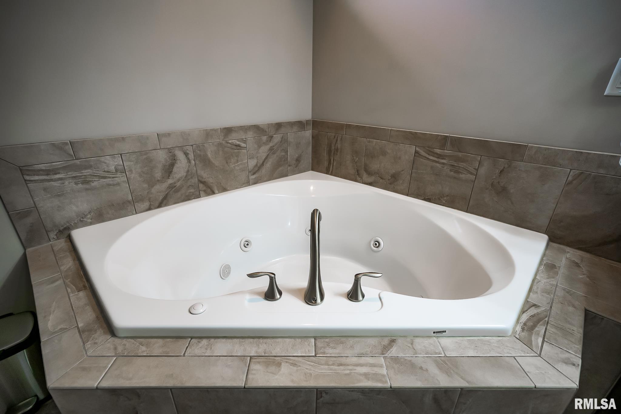 11401 N Sycamore Creek Drive, Dunlap, Illinois image 47