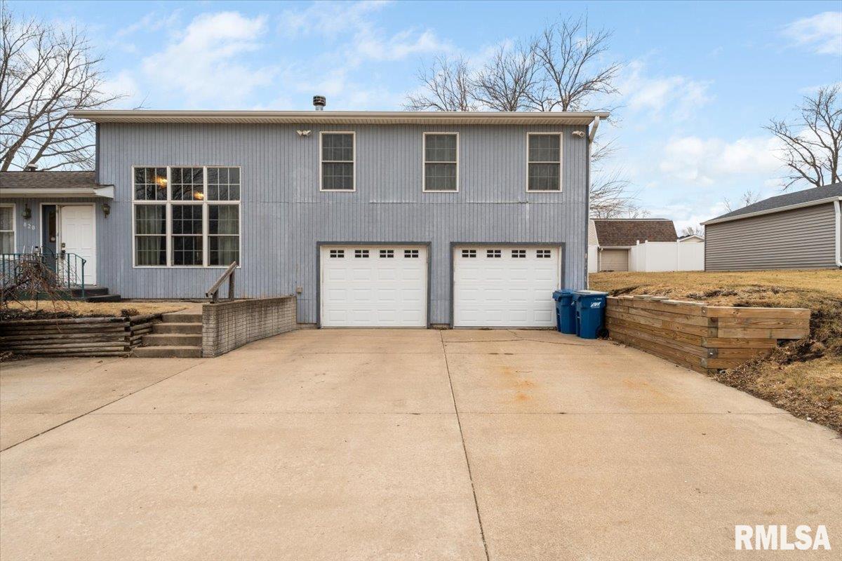 820 W Davenport Street, Eldridge, Iowa image 3