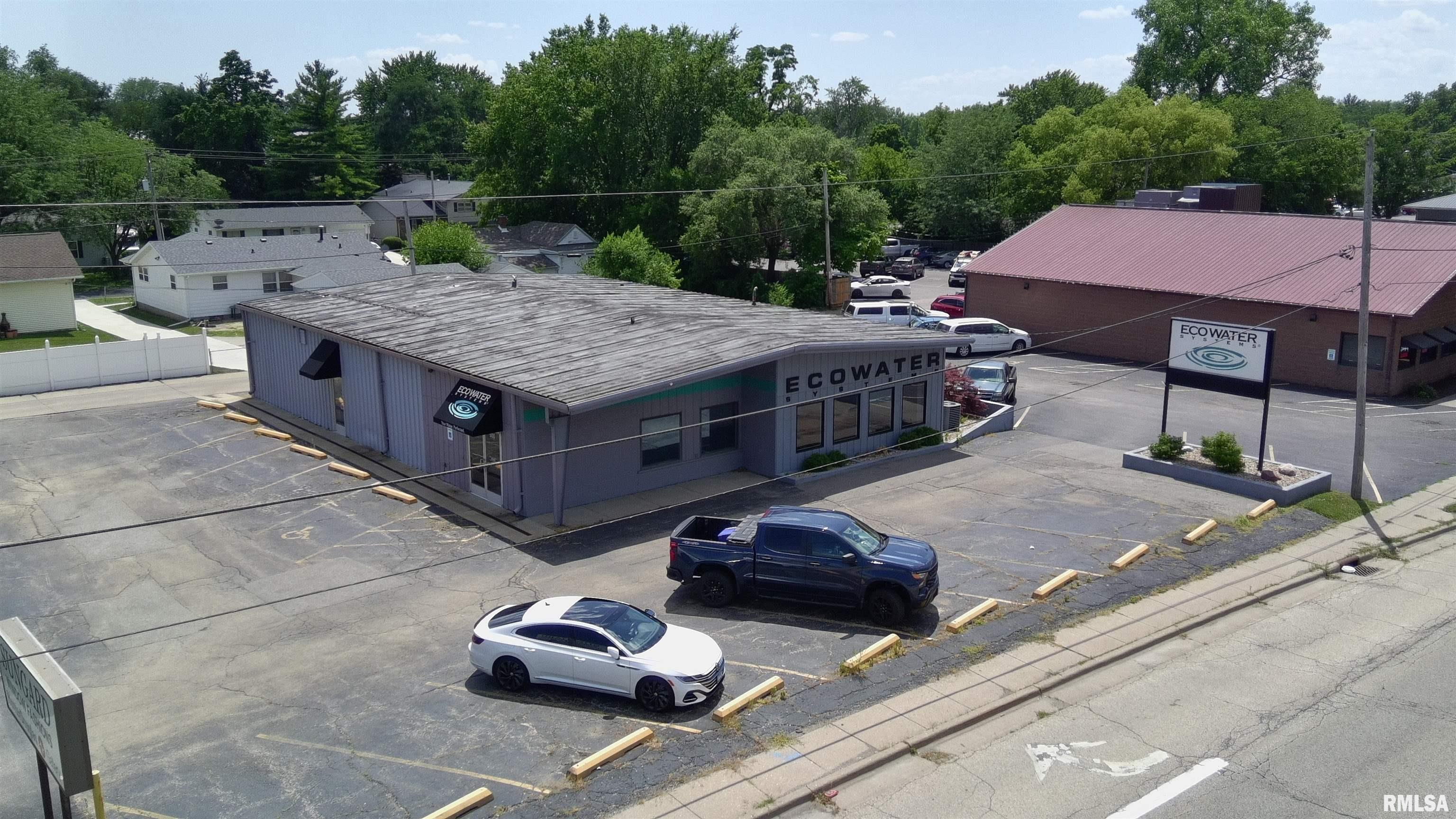 Photo 1 of 18 — 502 E WAR MEMORIAL Drive, Peoria, IL 61614