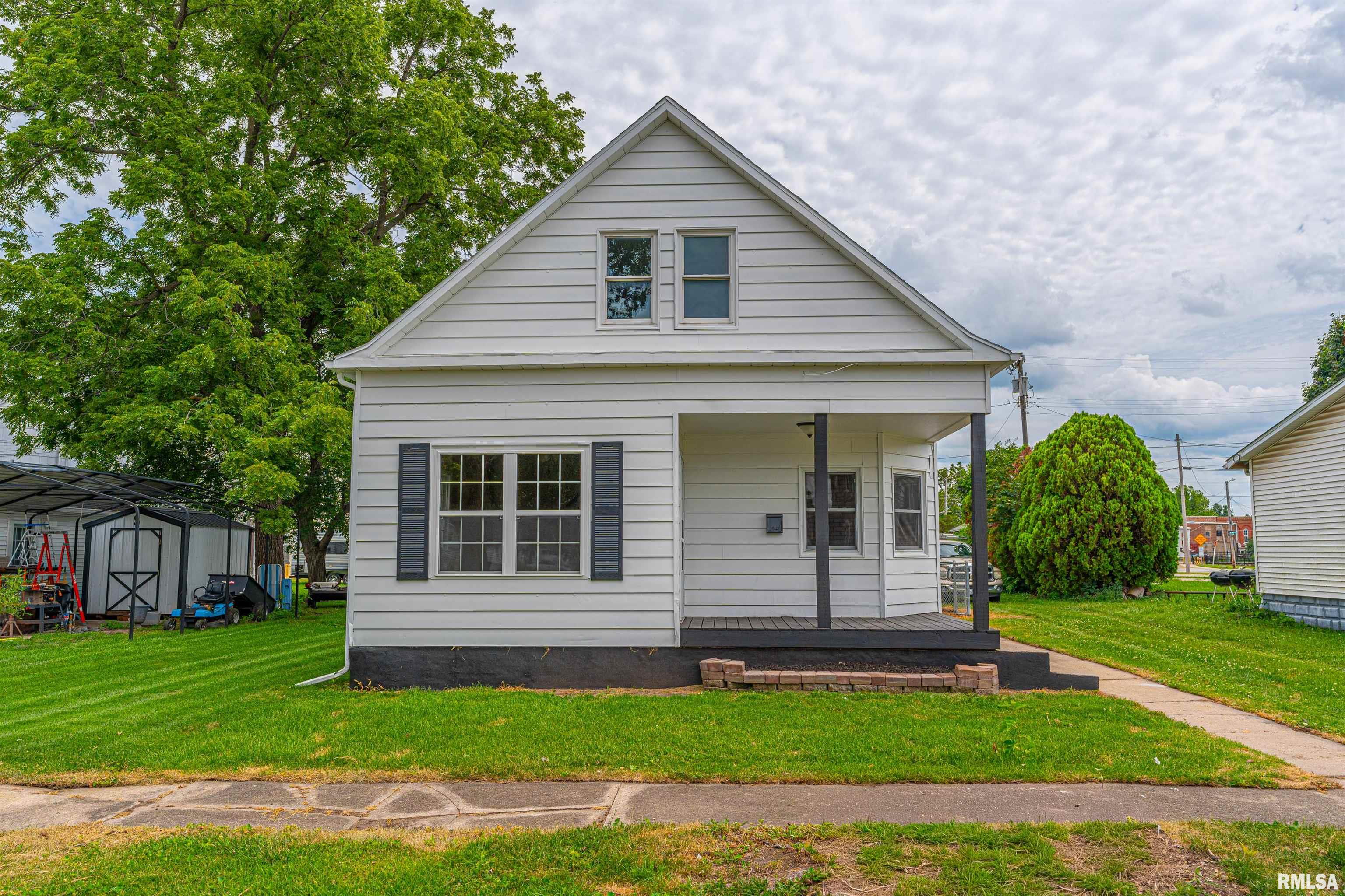 Photo 1 of 22 — 102 NE 2ND Street, Atlanta, IL 61723