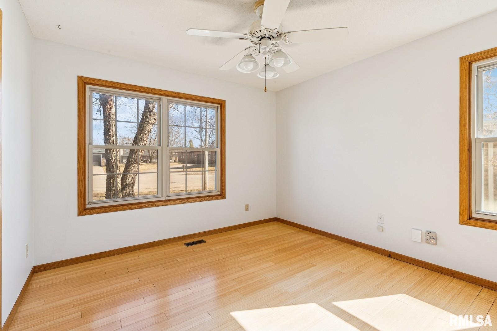 4260 Winston Place, Bettendorf, Iowa image 14