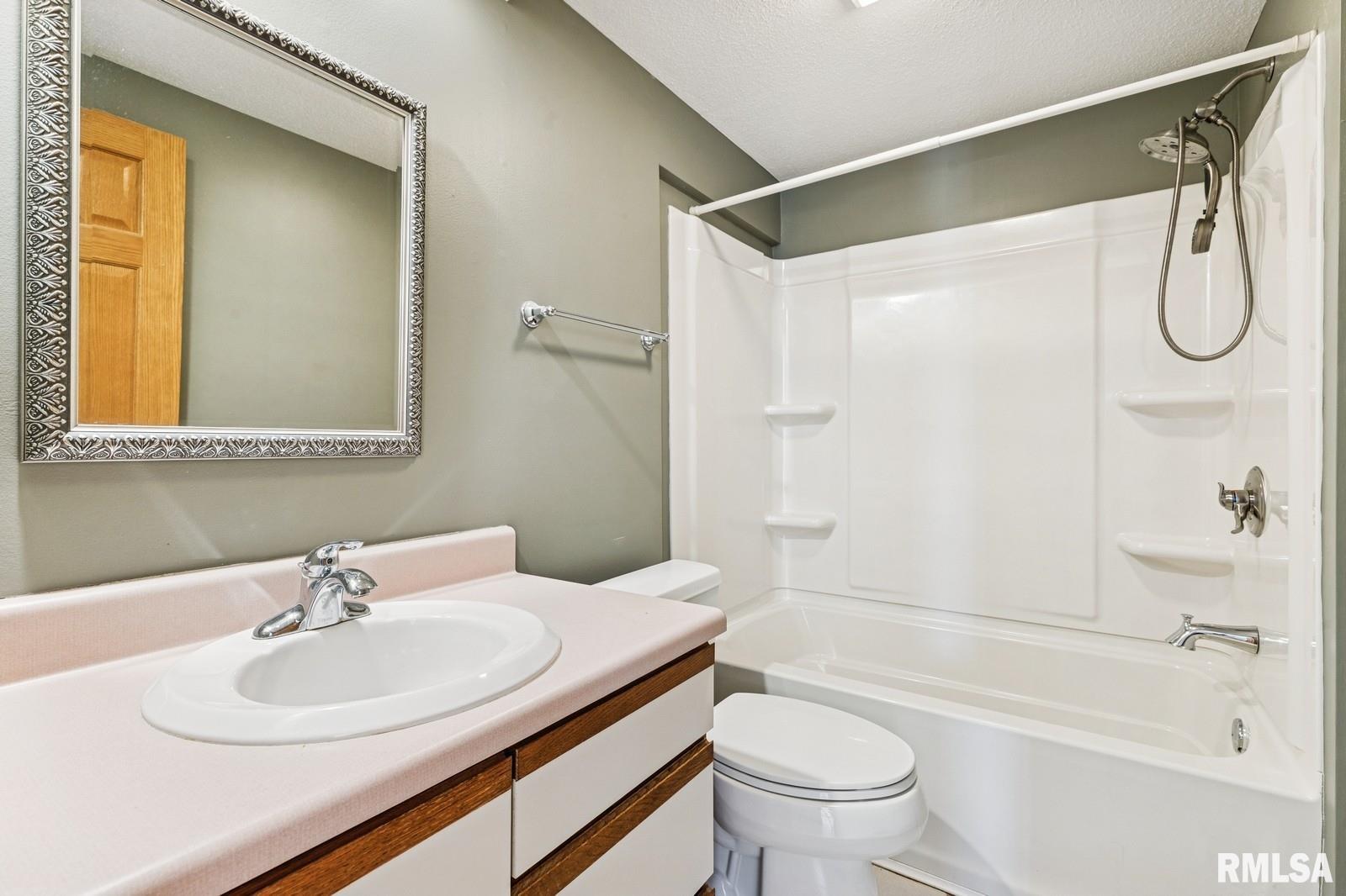 4260 Winston Place, Bettendorf, Iowa image 15