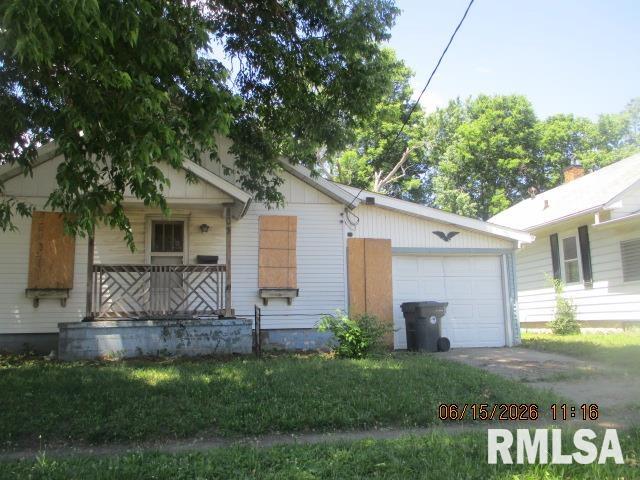 Photo 1 of 13 — 807 S 13TH Street, Pekin, IL 61554