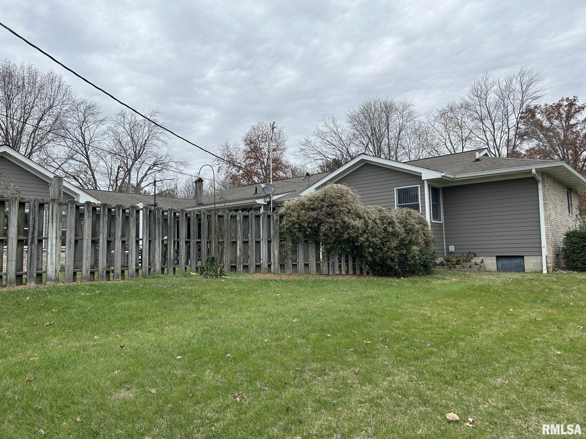 408 W Flora, Valier, Illinois image 9