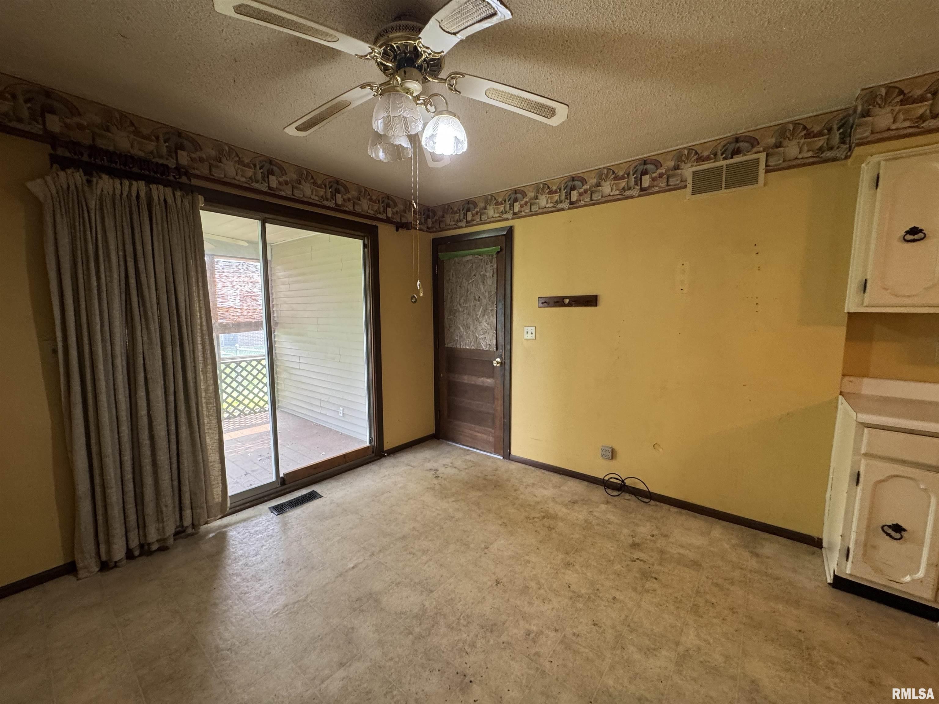 4267 Evergreen Drive, Galesburg, Illinois image 16