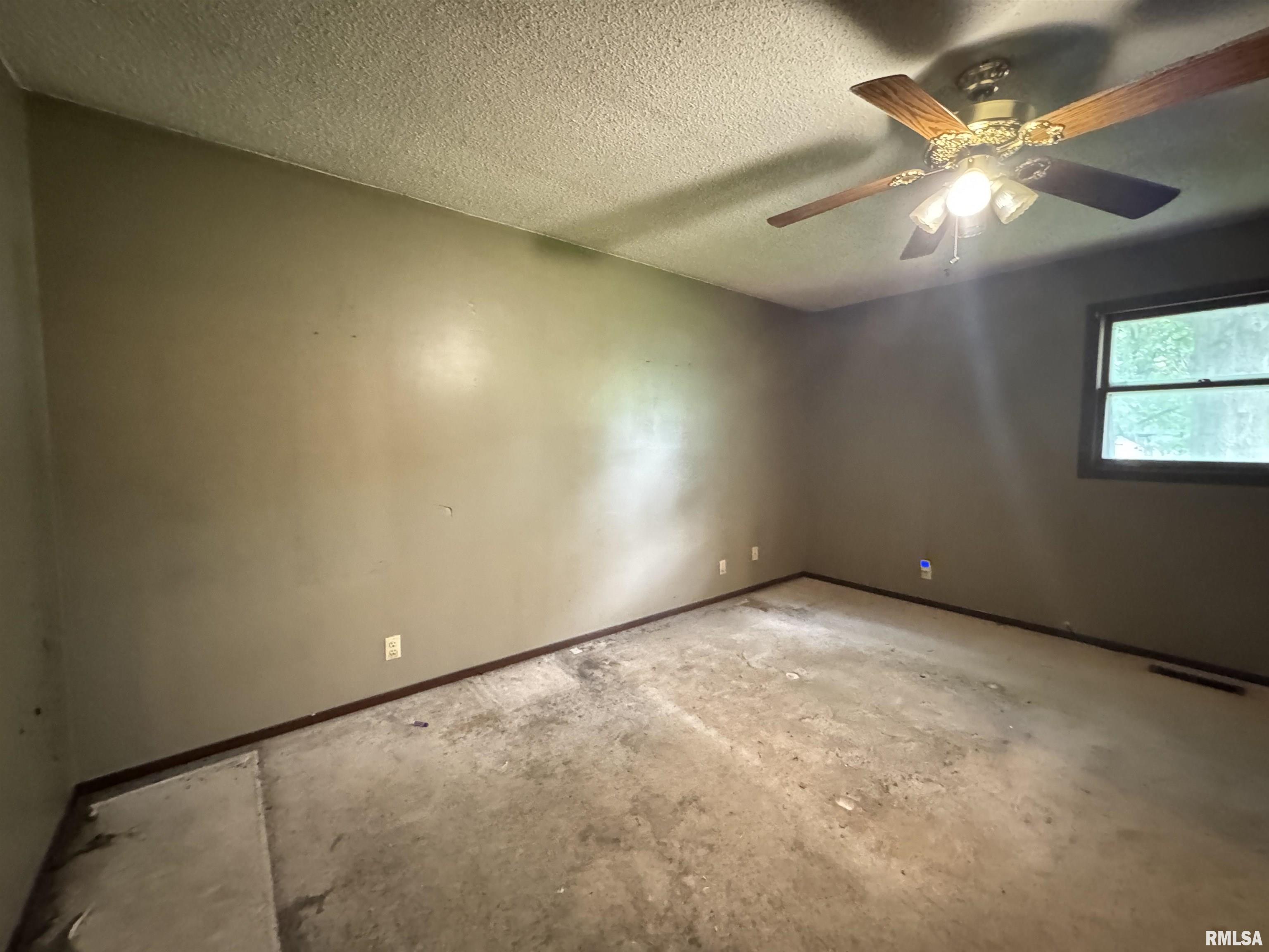 4267 Evergreen Drive, Galesburg, Illinois image 18