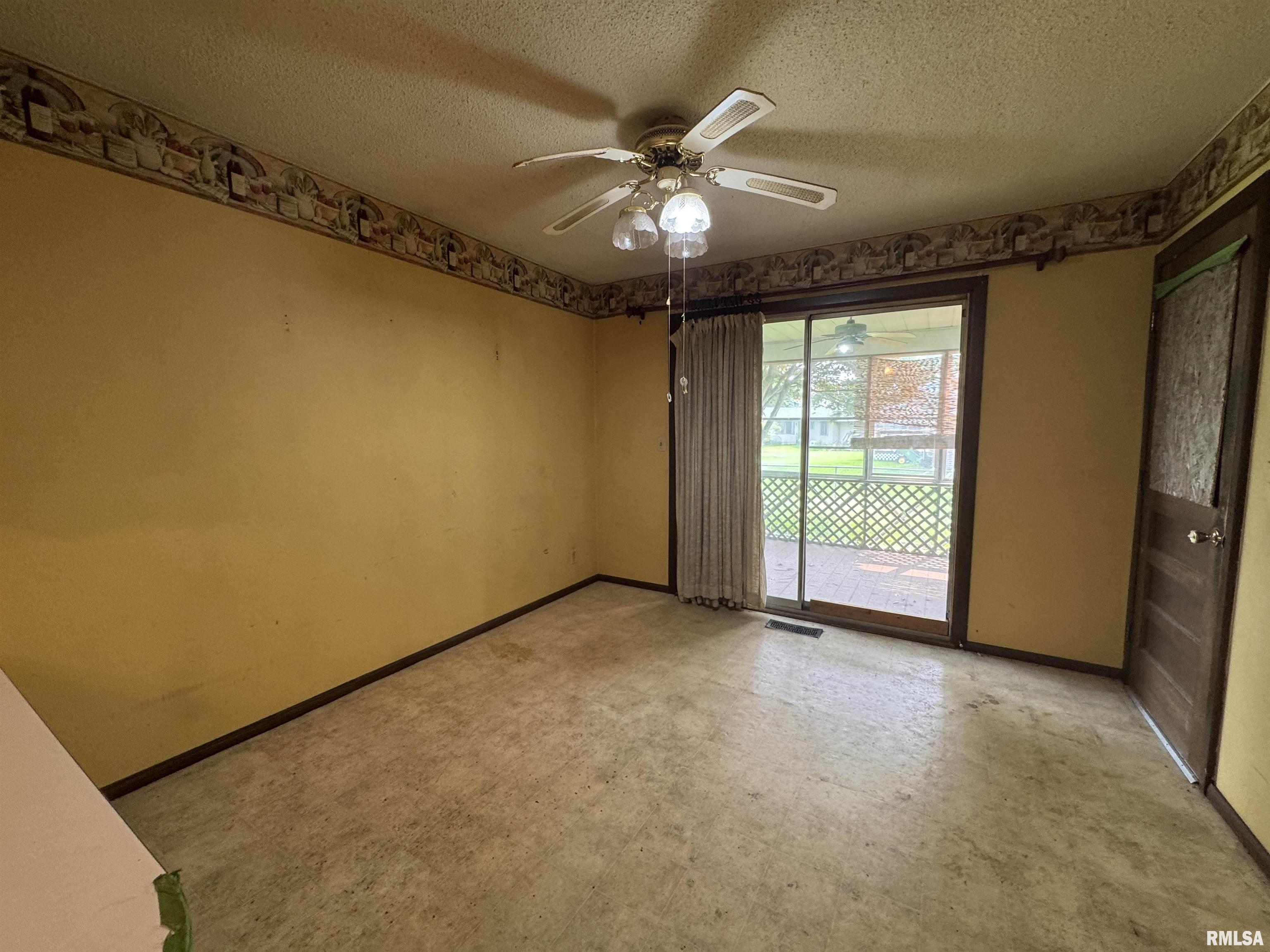 4267 Evergreen Drive, Galesburg, Illinois image 13