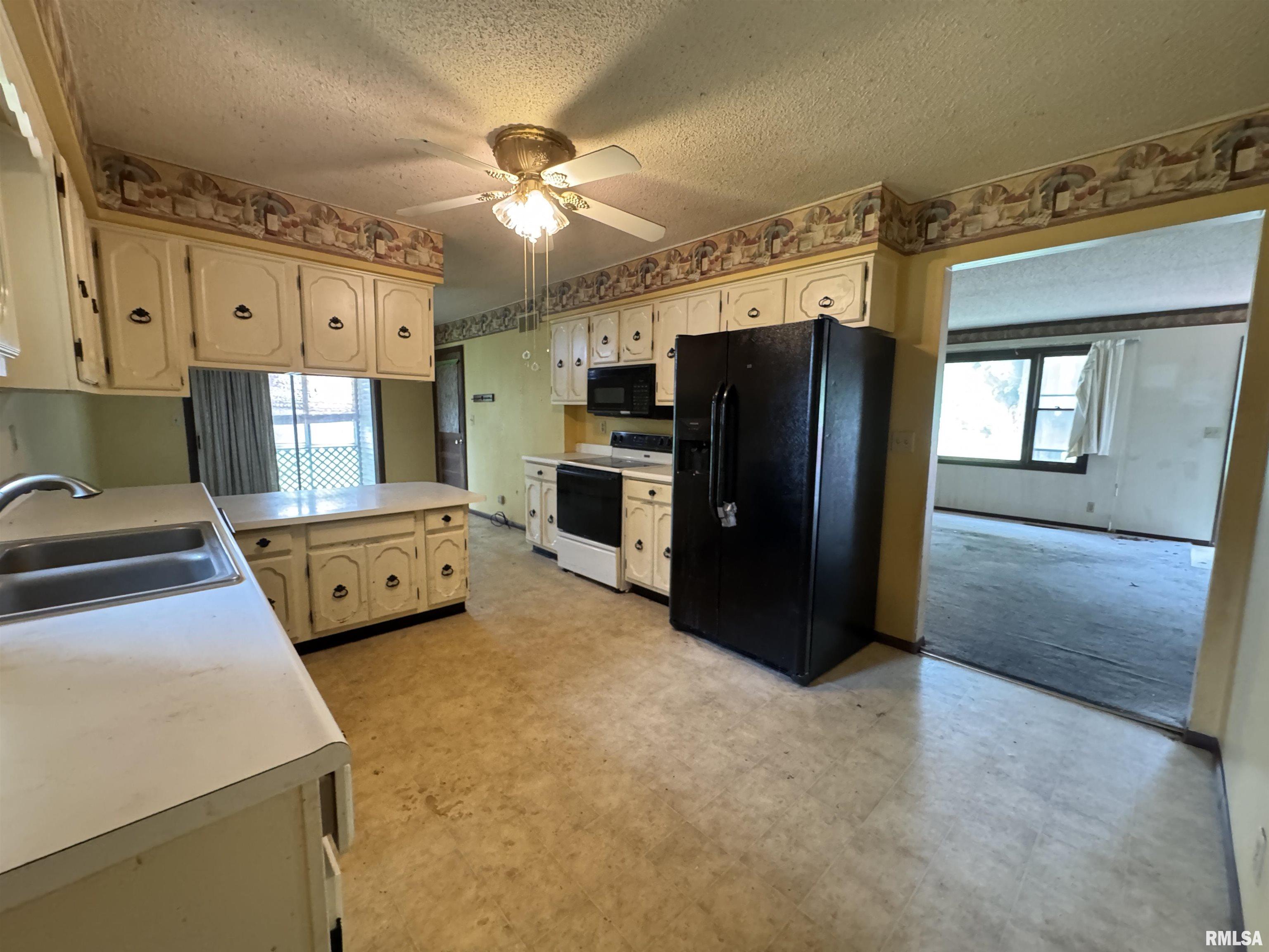 4267 Evergreen Drive, Galesburg, Illinois image 11