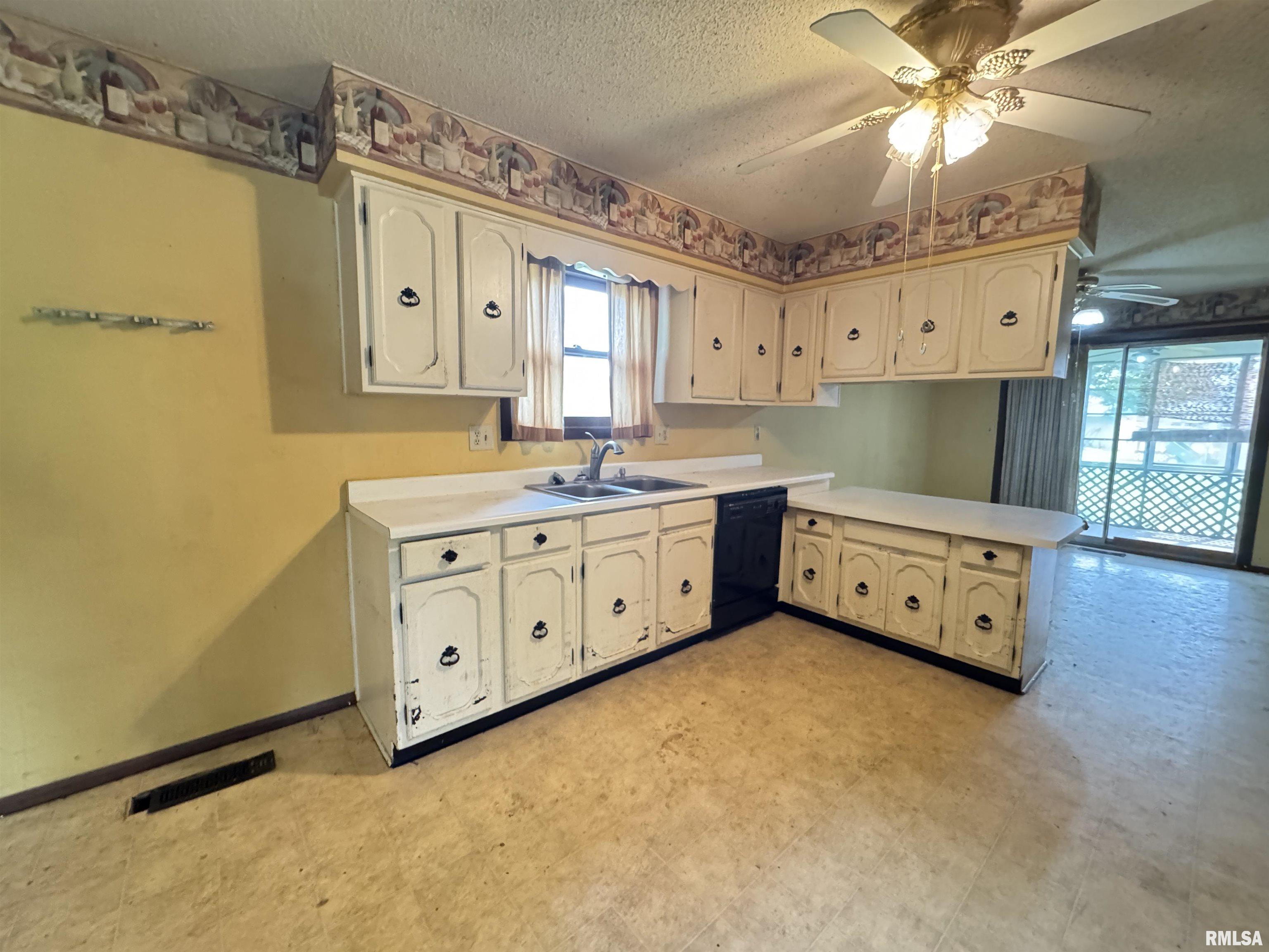 4267 Evergreen Drive, Galesburg, Illinois image 10