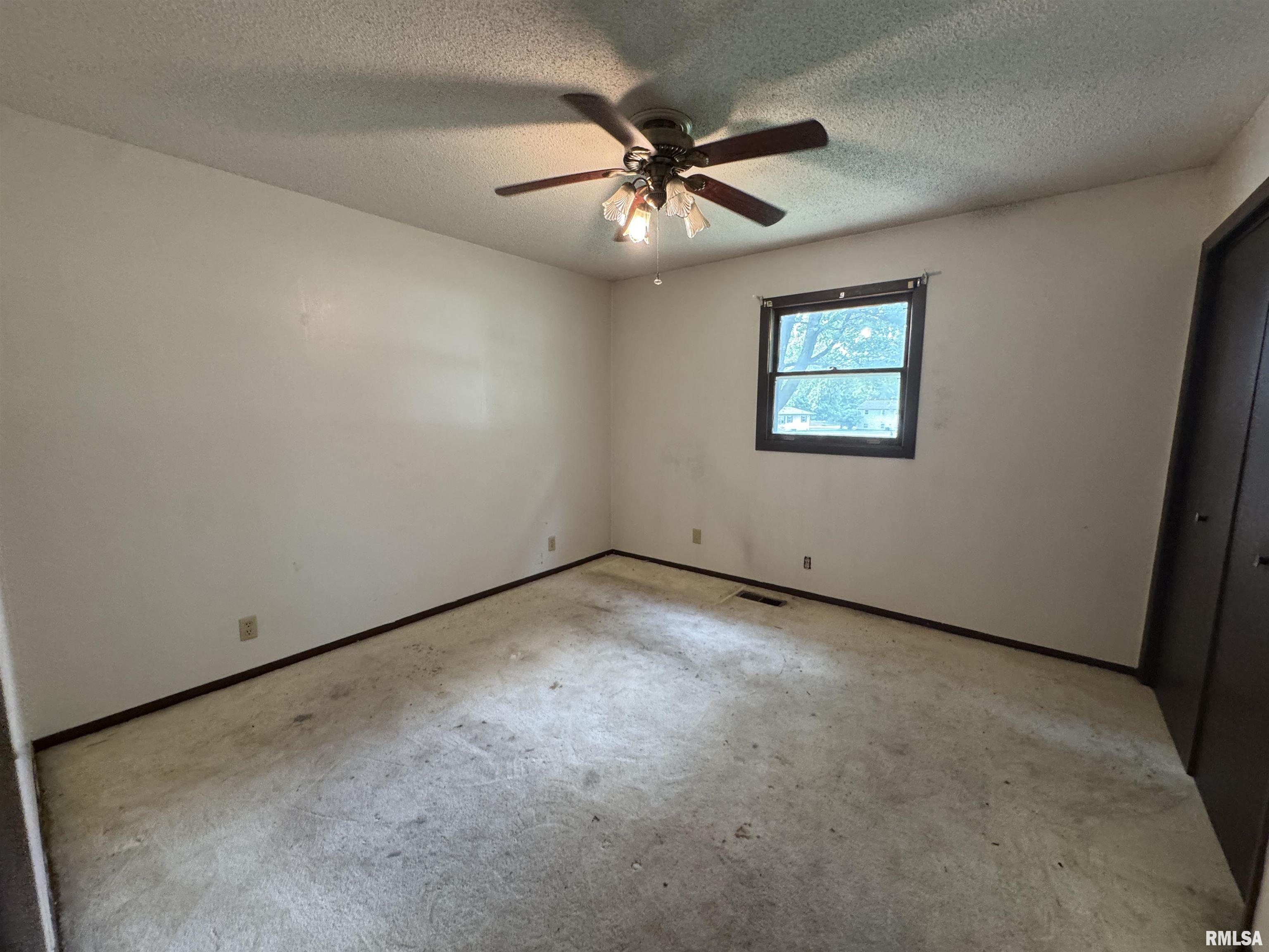 4267 Evergreen Drive, Galesburg, Illinois image 25