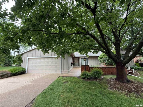 Condo For Sale - 7100 N Fox Point Drive #3<br/> Peoria, IL 61614