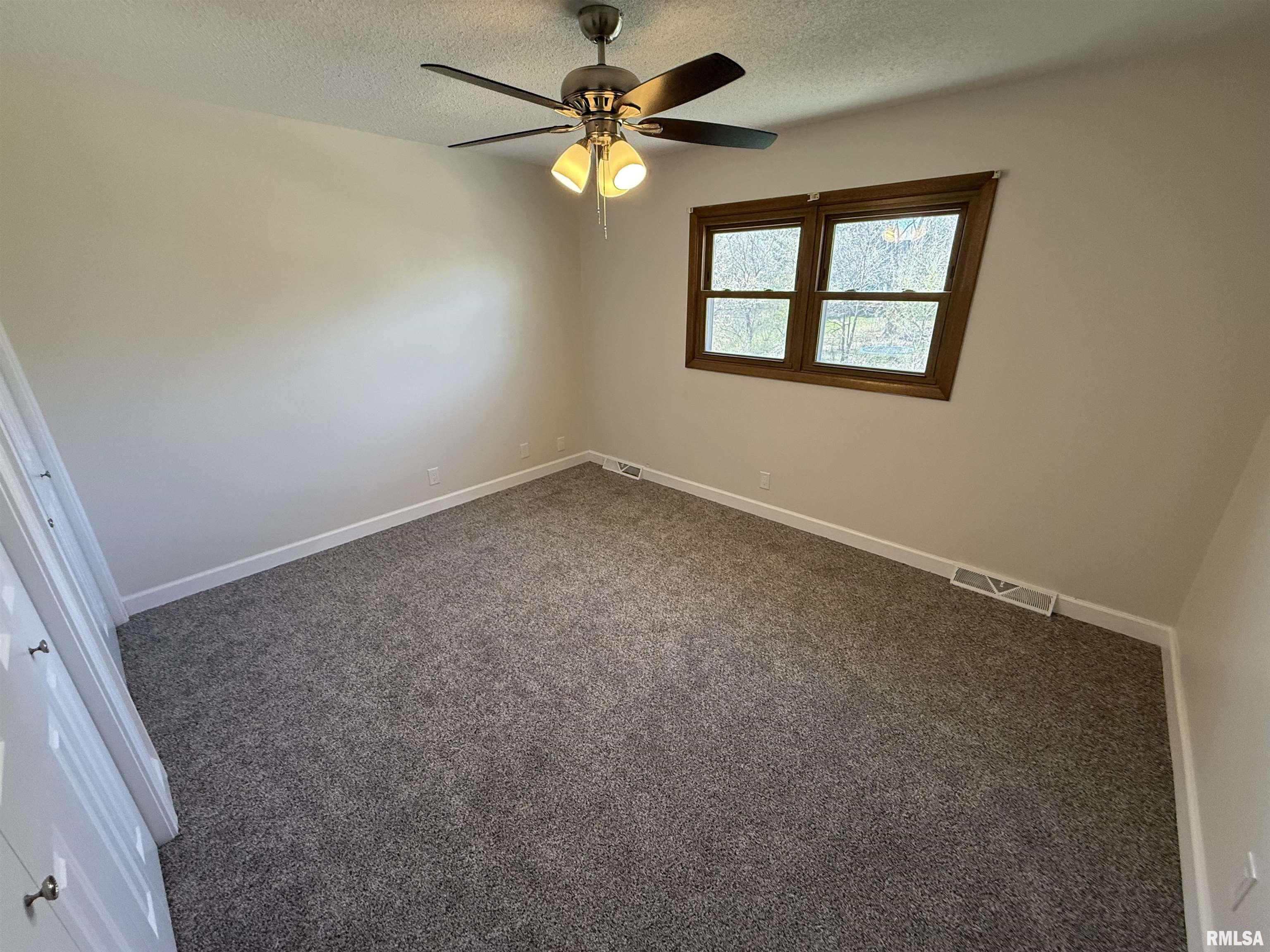 2717 Stafford Boulevard, Bettendorf, Iowa image 11