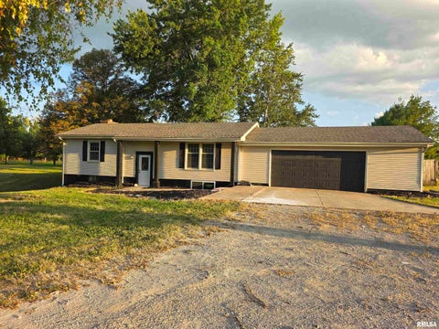 Homes For Sale - 19931 State Highway 123 Highway<br/> Petersburg, IL 62675