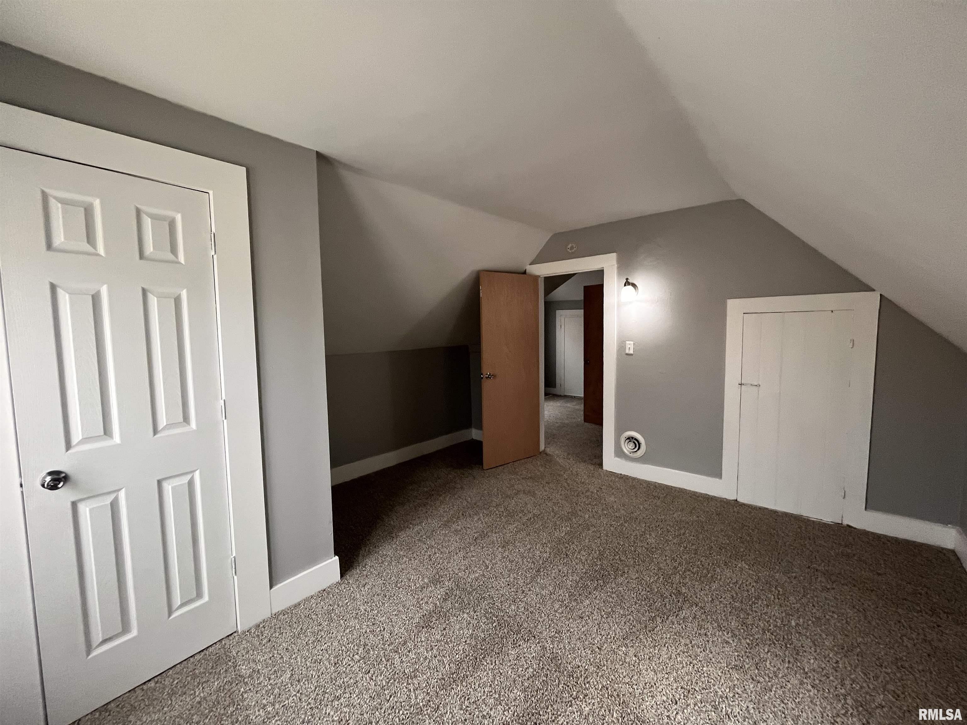 1627 W 4th Street, Davenport, Iowa image 8