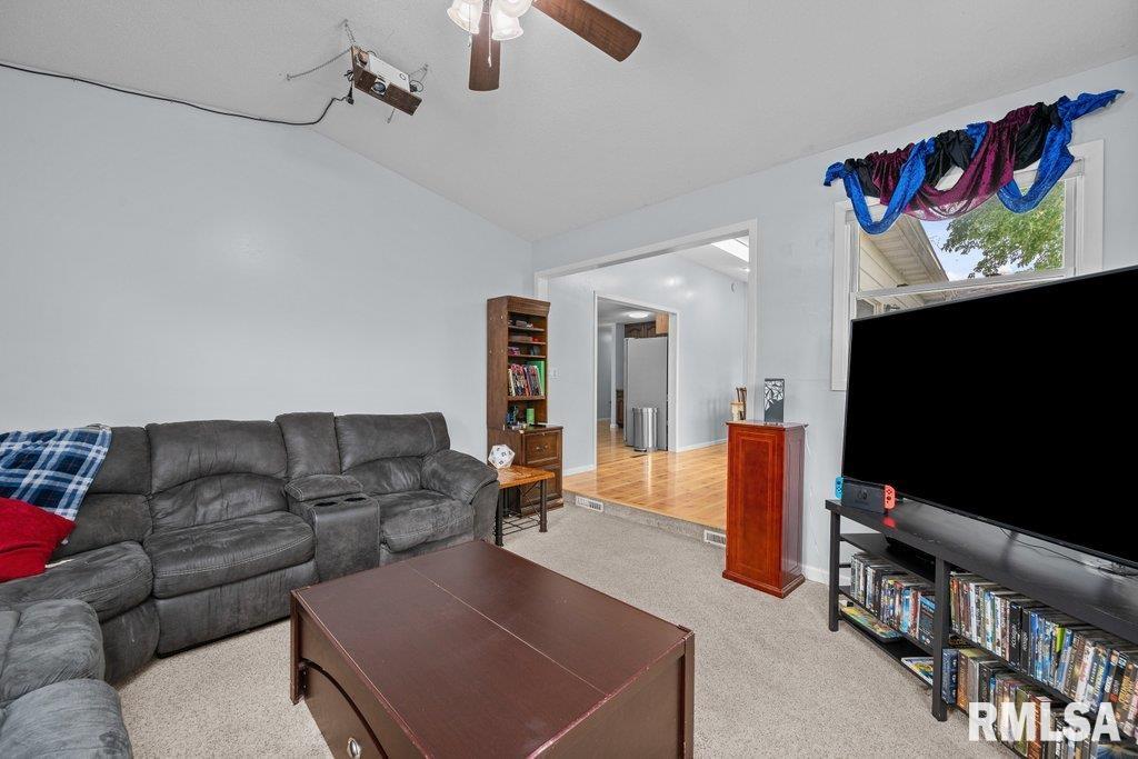2303 Pinehurst Street, Bettendorf, Iowa image 14