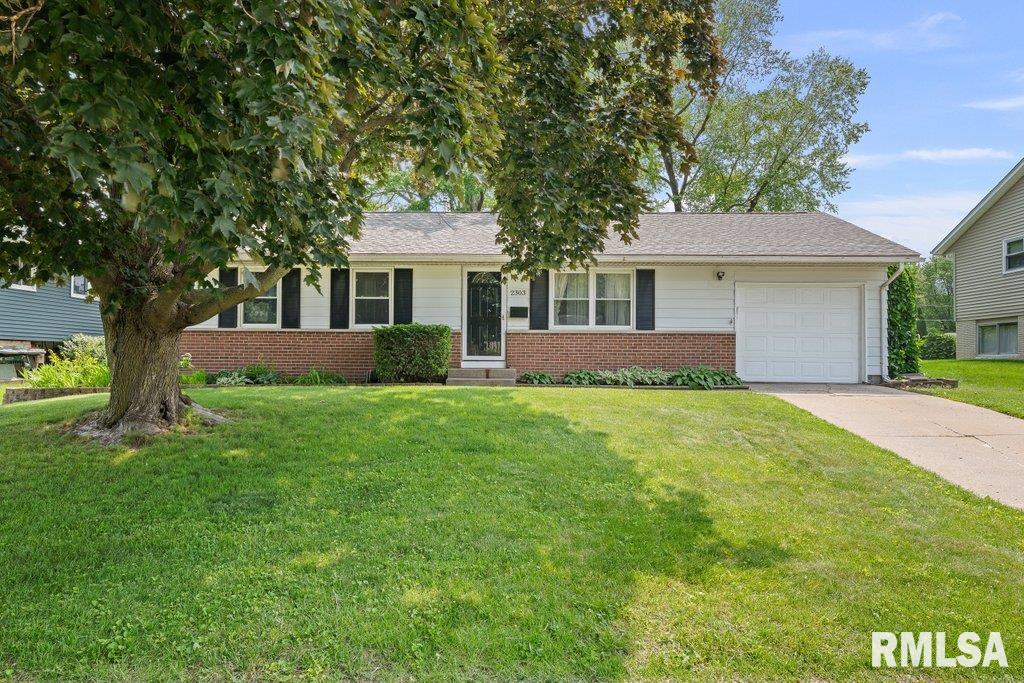 2303 Pinehurst Street, Bettendorf, Iowa image 1
