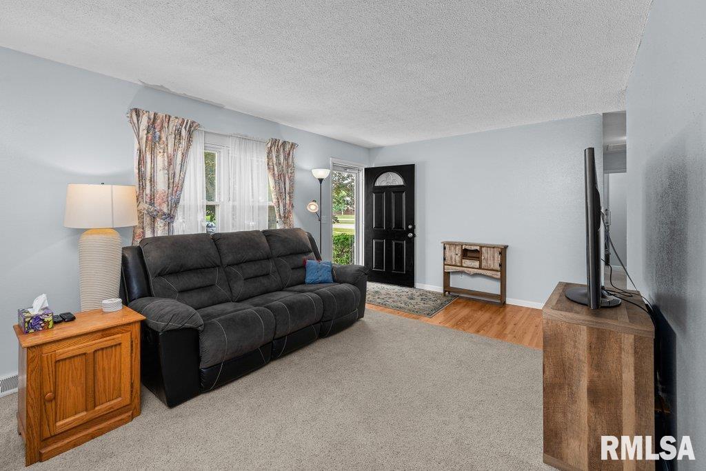 2303 Pinehurst Street, Bettendorf, Iowa image 4