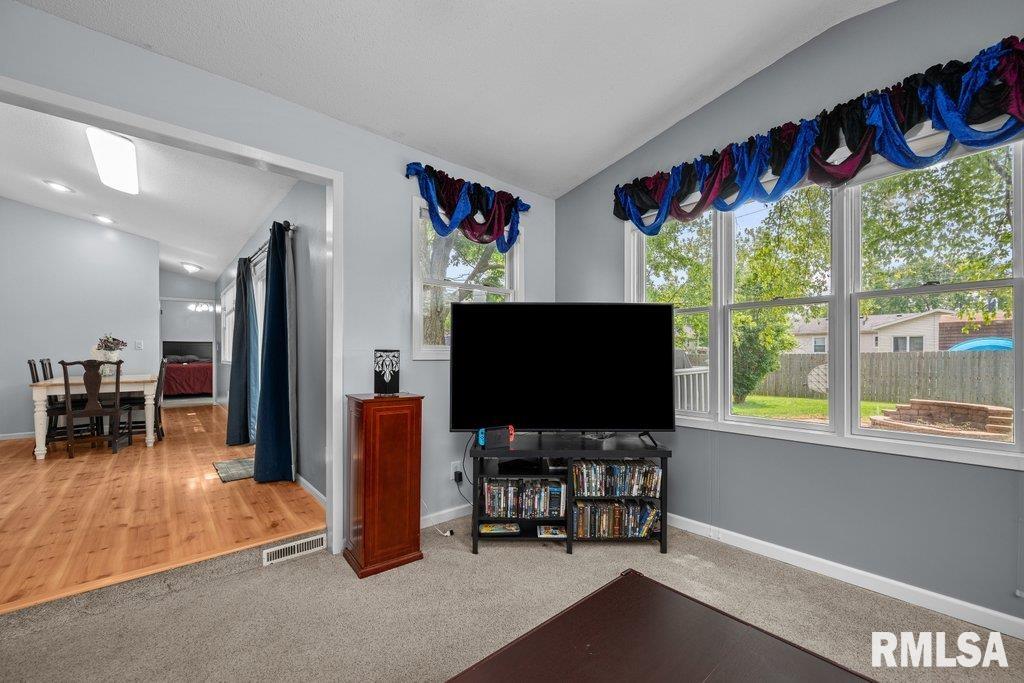2303 Pinehurst Street, Bettendorf, Iowa image 13