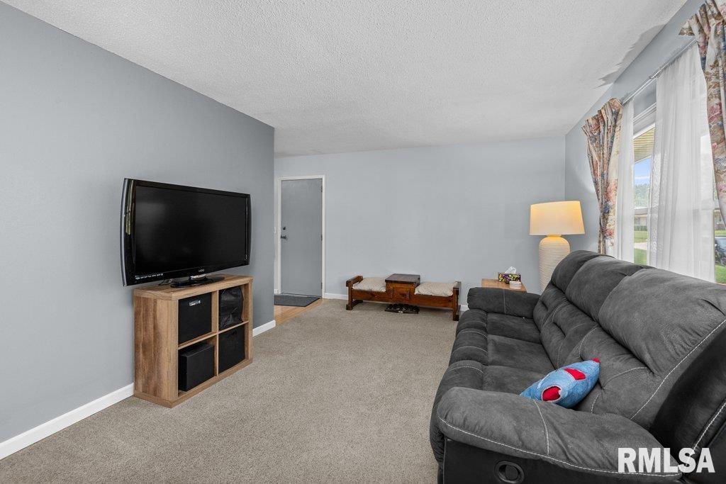 2303 Pinehurst Street, Bettendorf, Iowa image 3