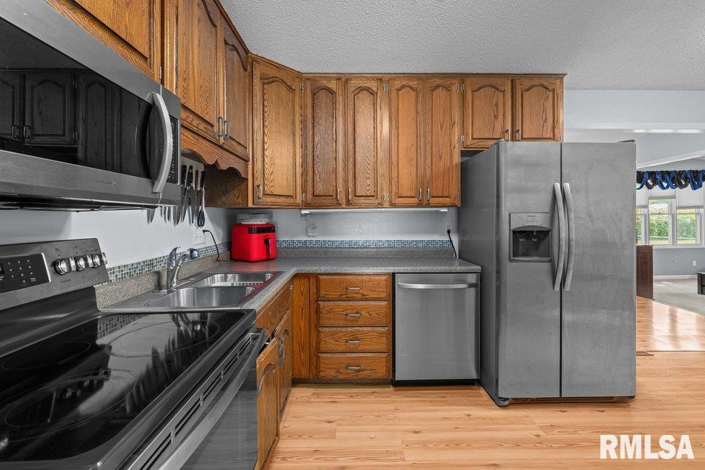 2303 Pinehurst Street, Bettendorf, Iowa image 9