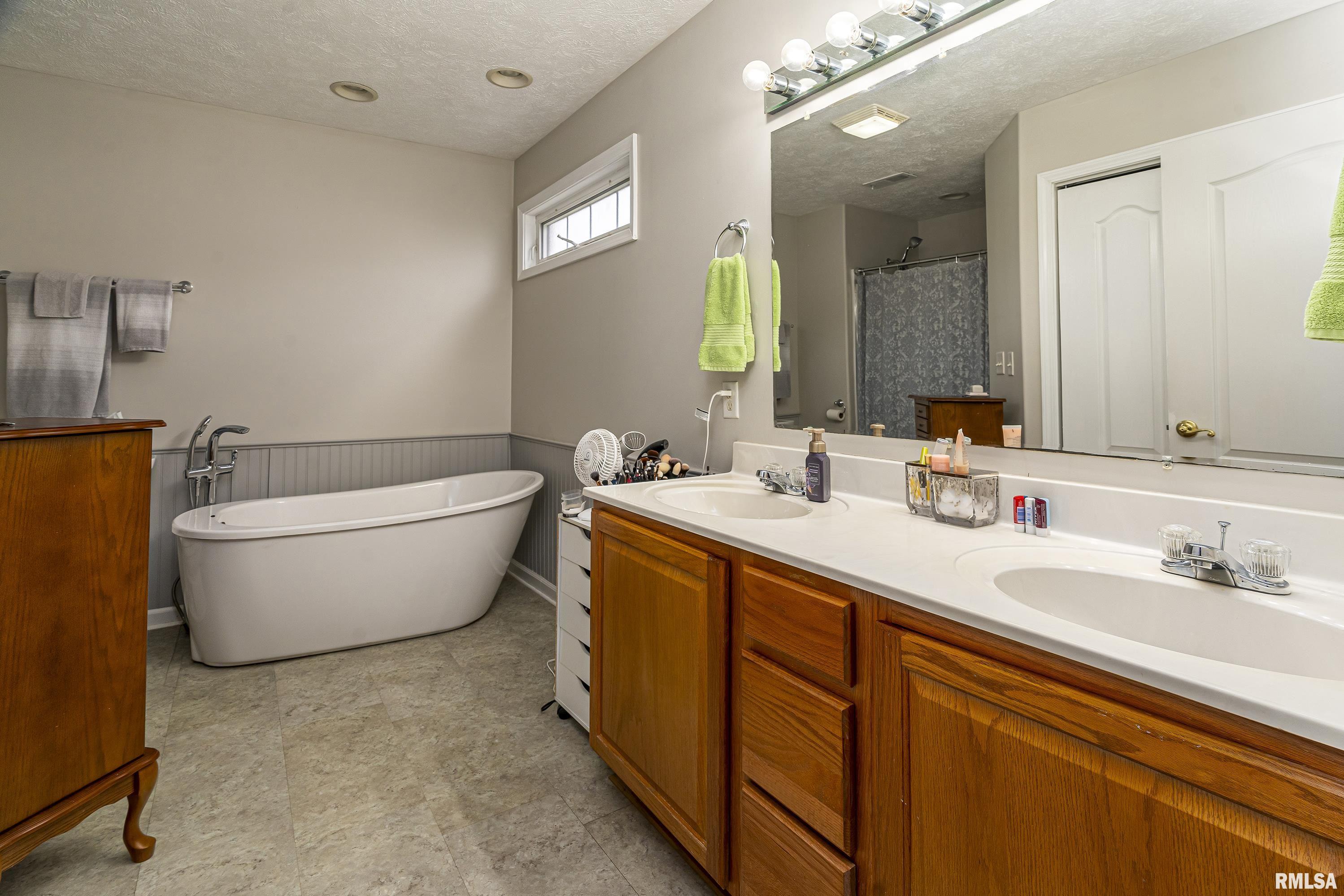 659 Lake Harbor Drive, Marion, Illinois image 17