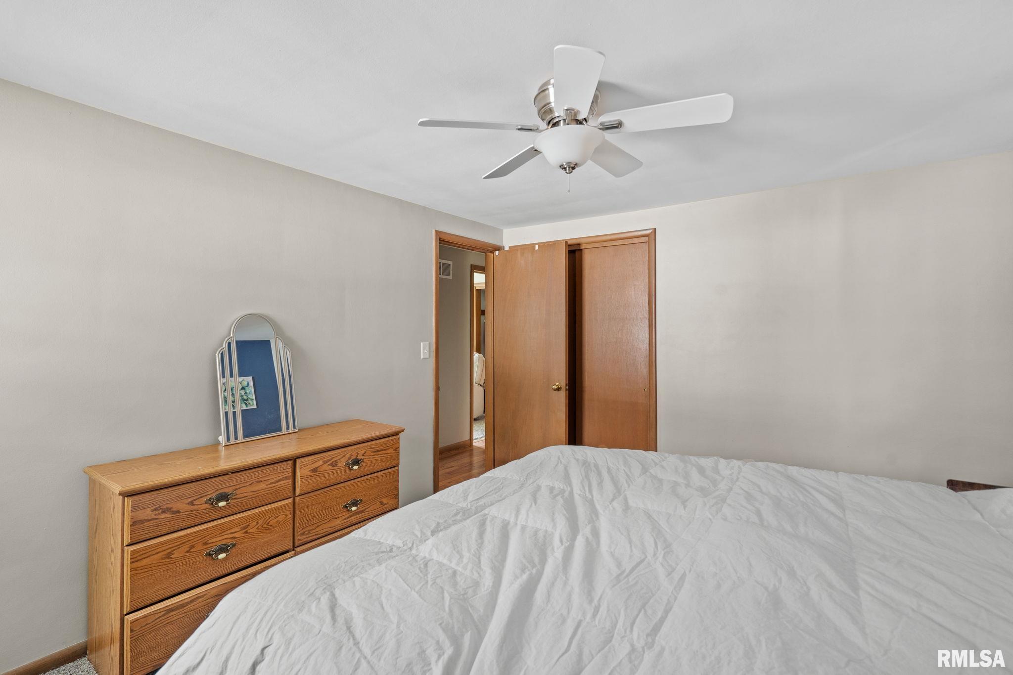 932 Jones Street, Bettendorf, Iowa image 12