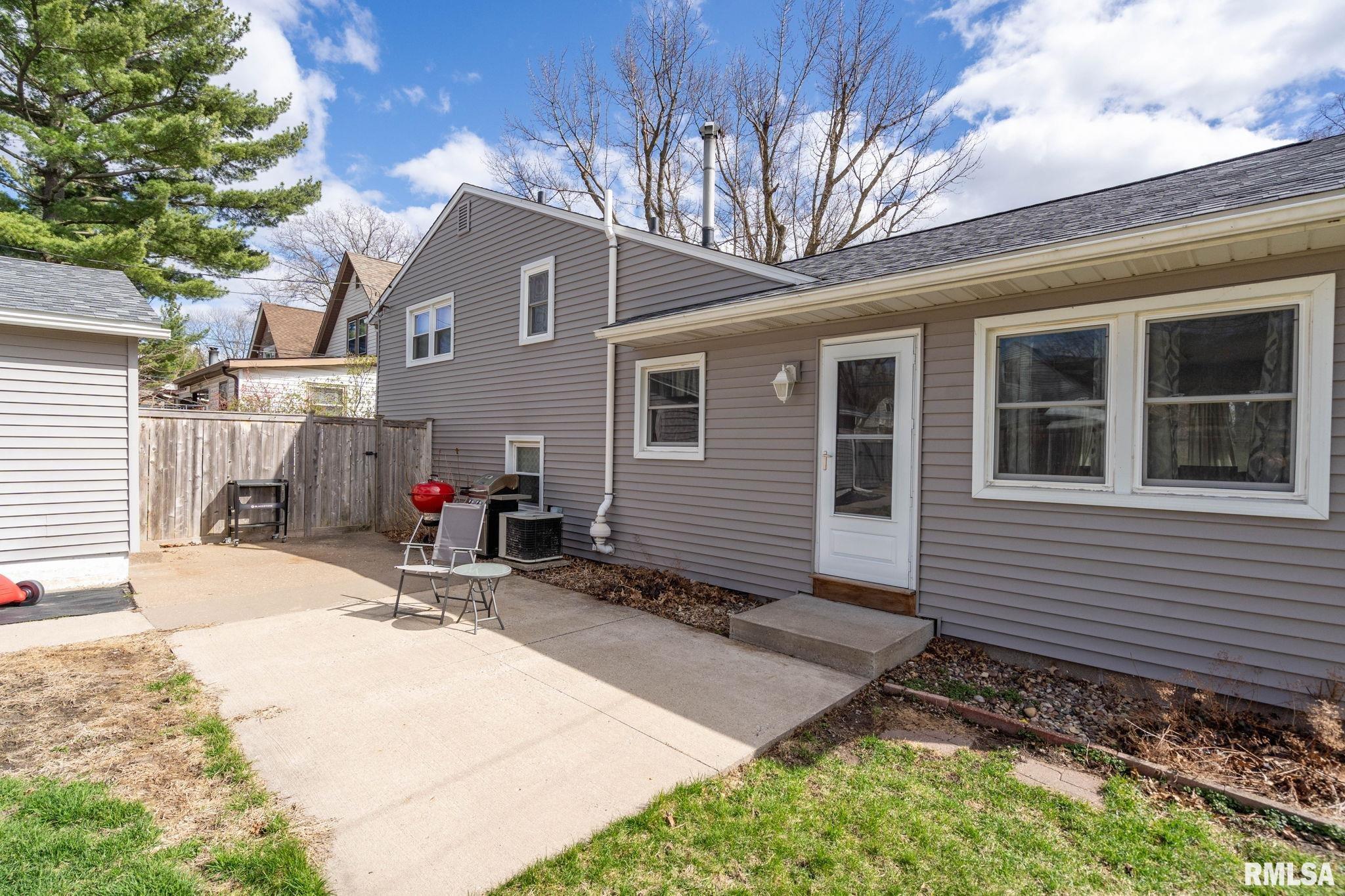 932 Jones Street, Bettendorf, Iowa image 23