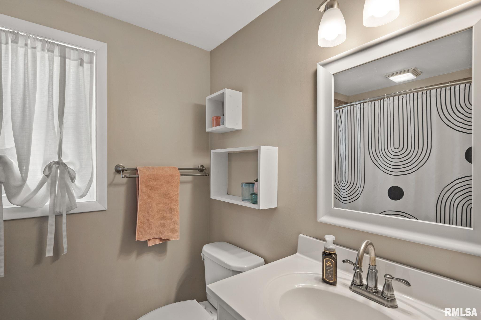 932 Jones Street, Bettendorf, Iowa image 15