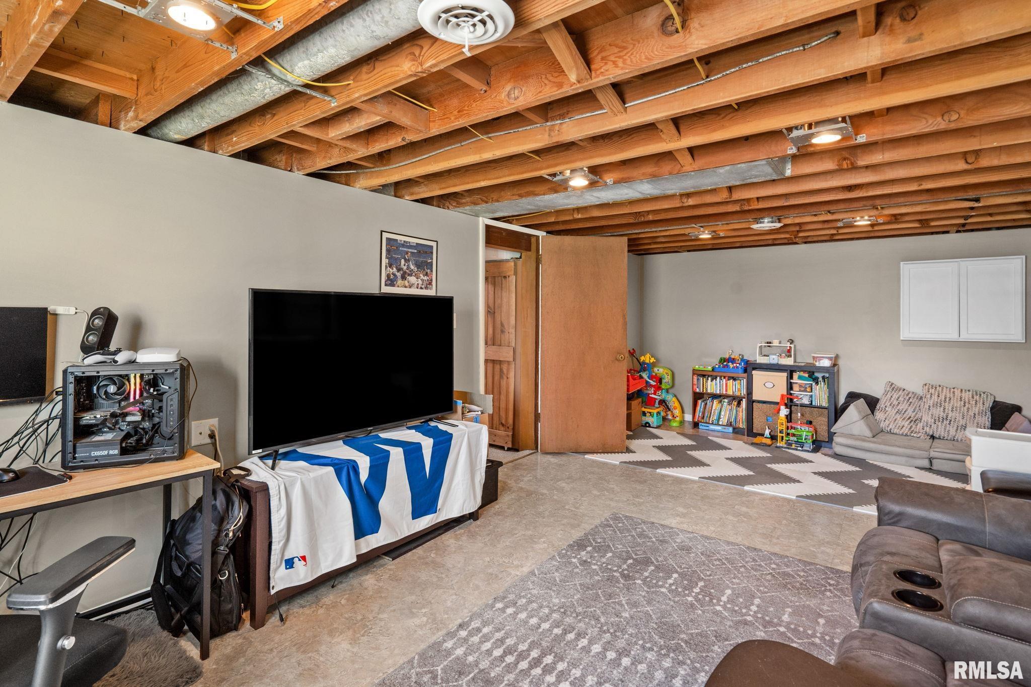 932 Jones Street, Bettendorf, Iowa image 22