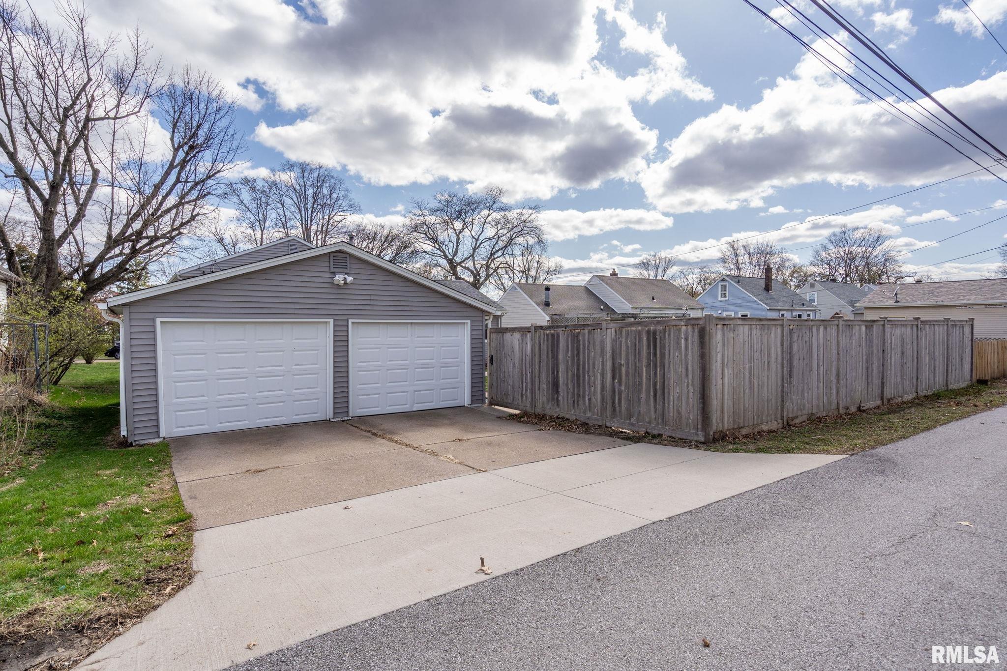 932 Jones Street, Bettendorf, Iowa image 30