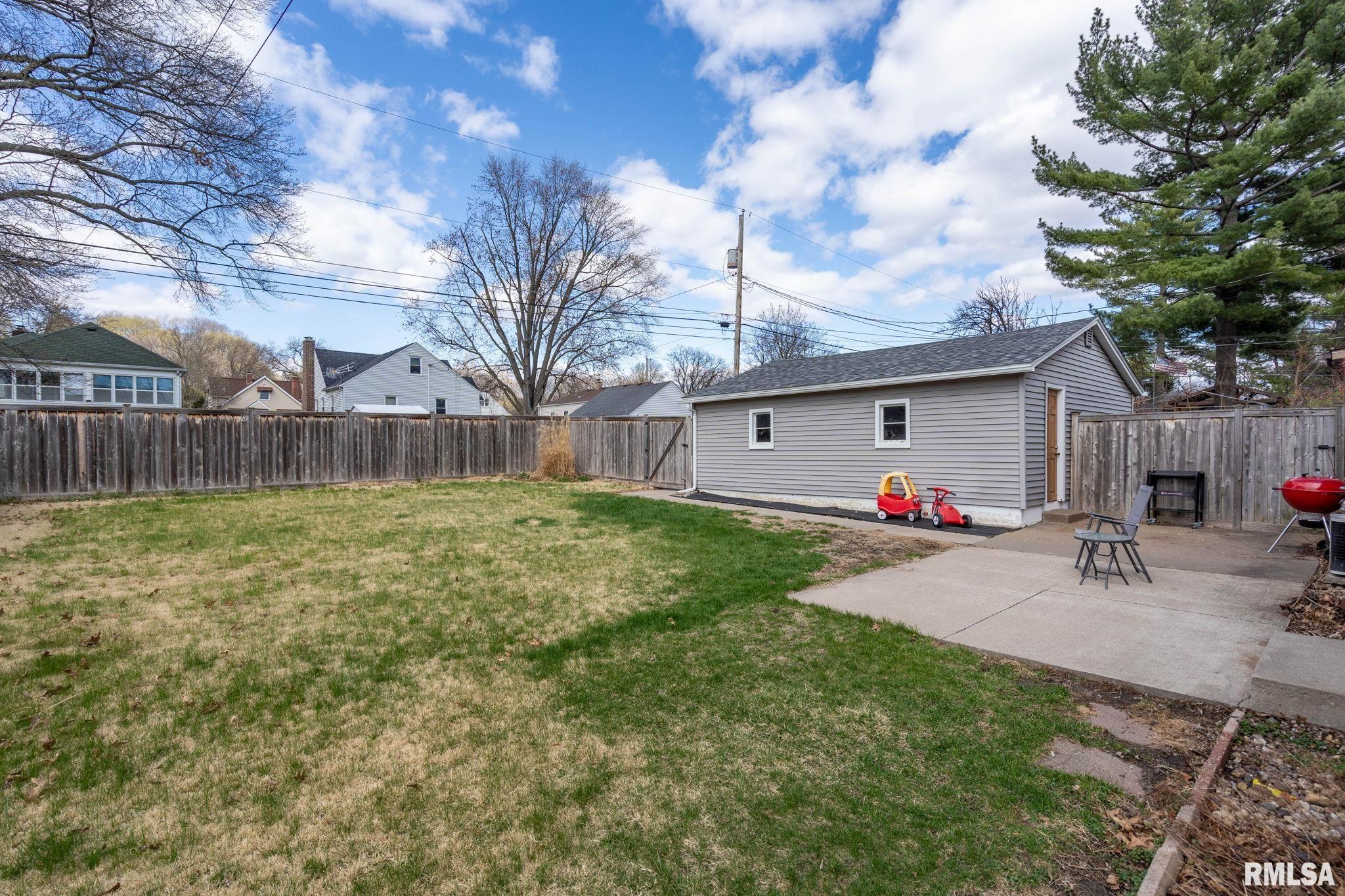 932 Jones Street, Bettendorf, Iowa image 25