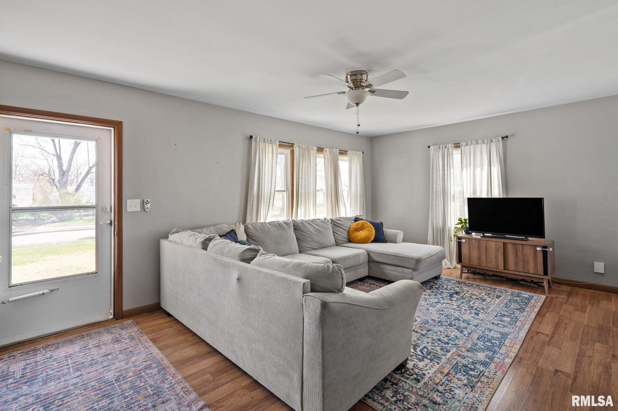 932 Jones Street, Bettendorf, Iowa image 2