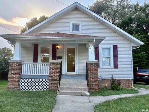 Homes For Sale - 1611 S Main Street<br/> Morgan County, Jacksonville, IL 62650